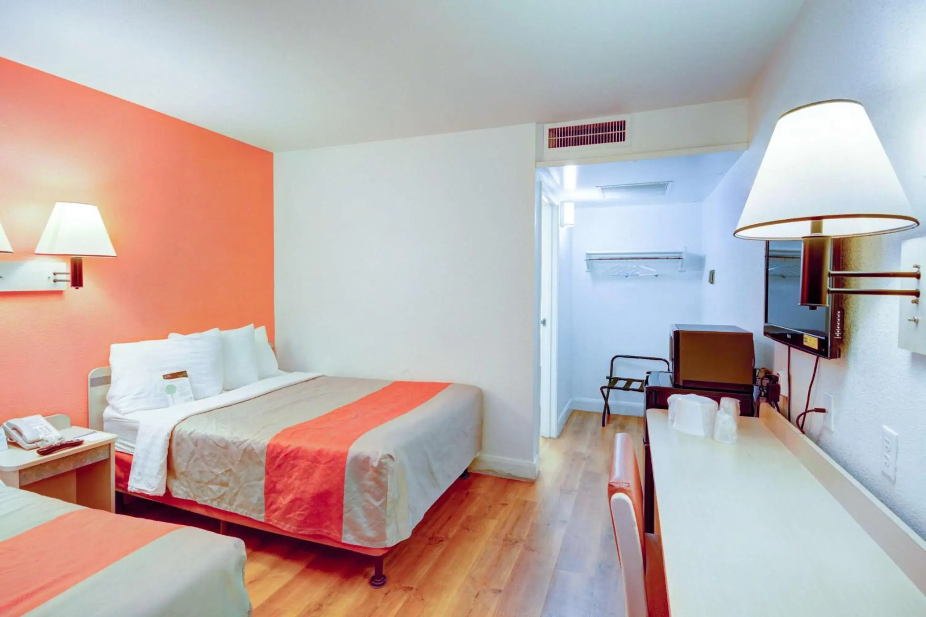 Quadruple Room - single occupancy - Non-Smoking in Motel 6 Saint George, UT Quadruple Room - single occupancy - Non-Smoking in Motel 6 Saint George, UT