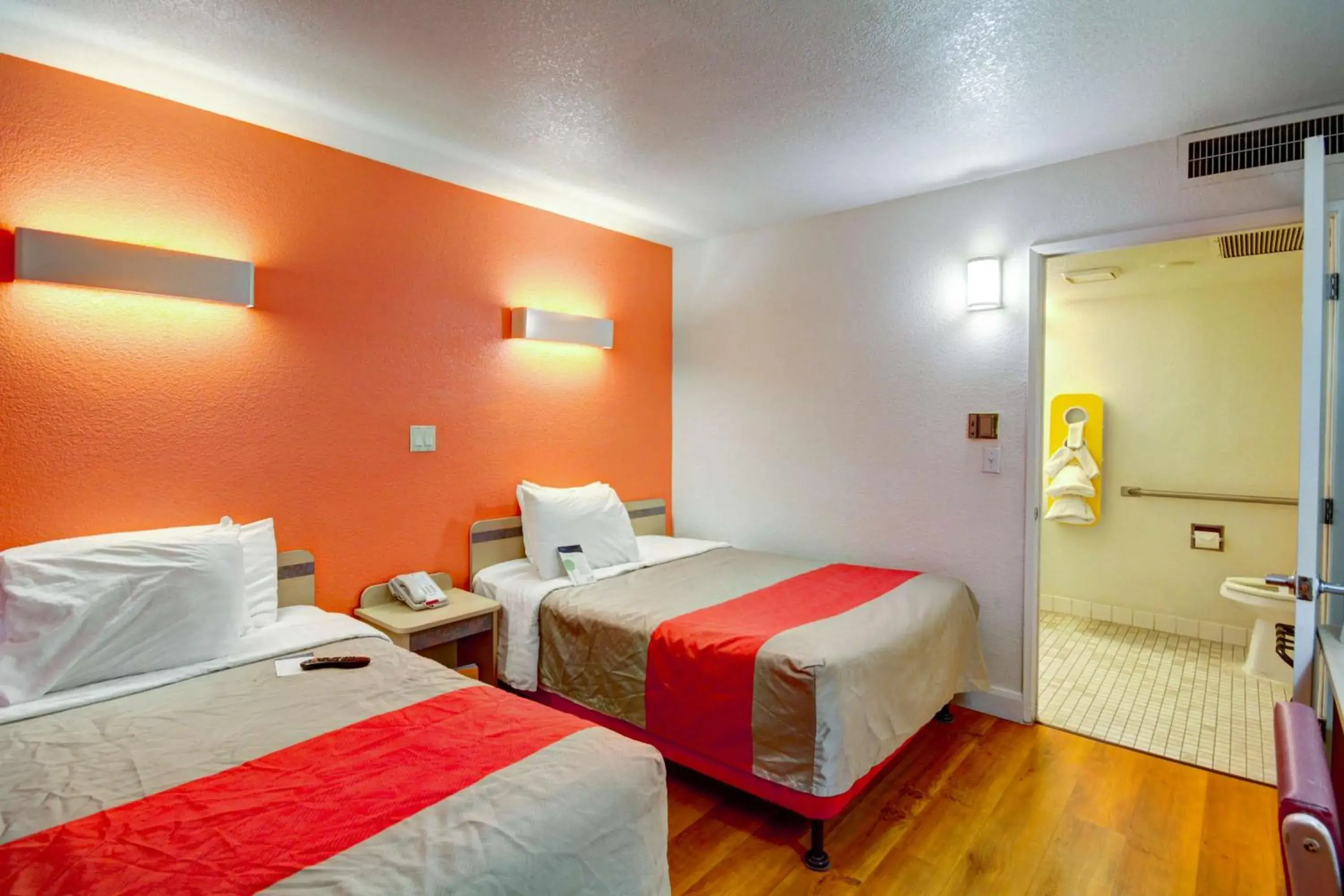 Deluxe Double Room - single occupancy - Smoking in Motel 6 Saint George, UT Deluxe Double Room - single occupancy - Smoking in Motel 6 Saint George, UT