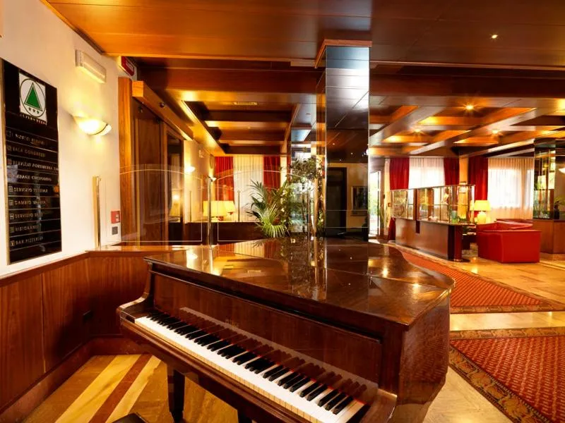 Lobby or reception in Hotel Al Pino Verde