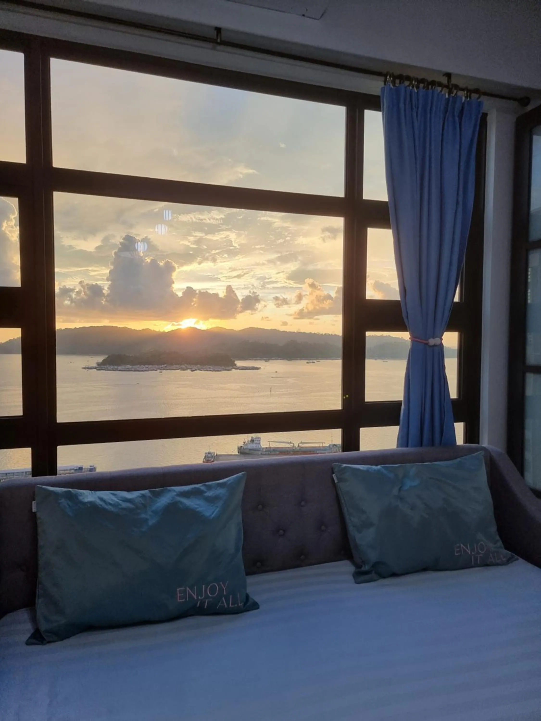 Sunset, Bed in Nana Homestay - Jesselton quay
