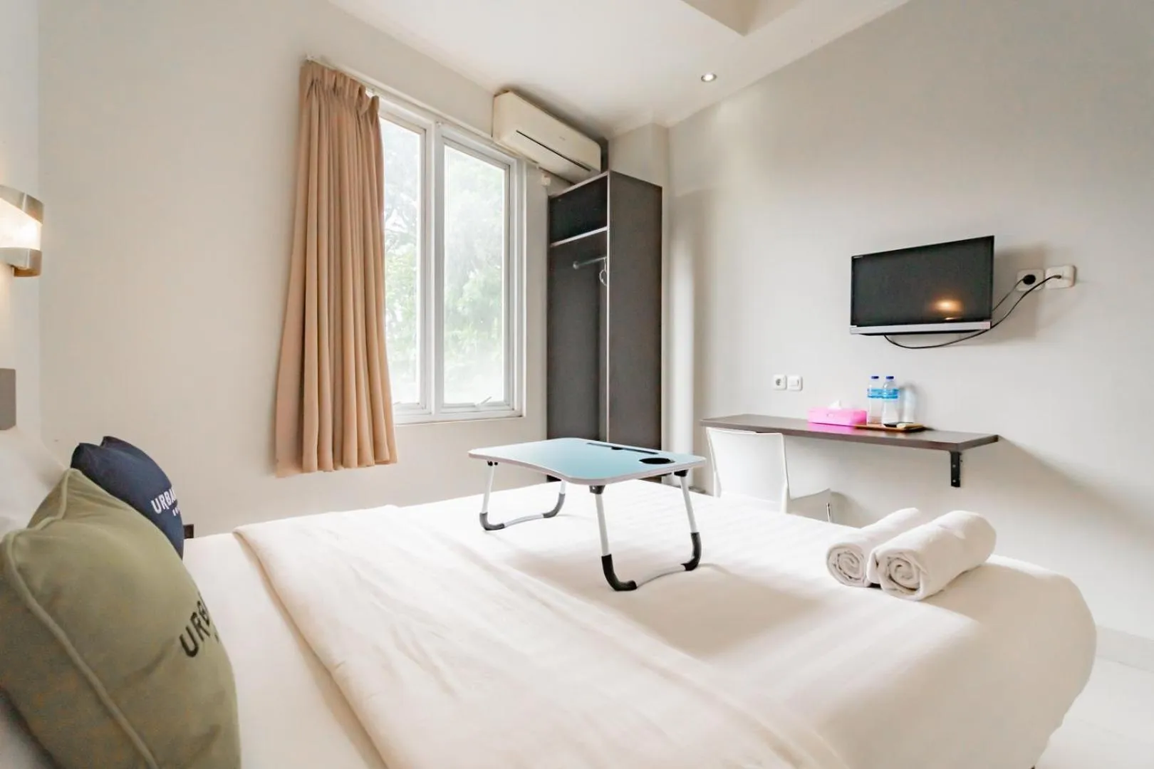 Photo of the whole room, Bed in Urbanview Hotel Grand Malabar Bandung