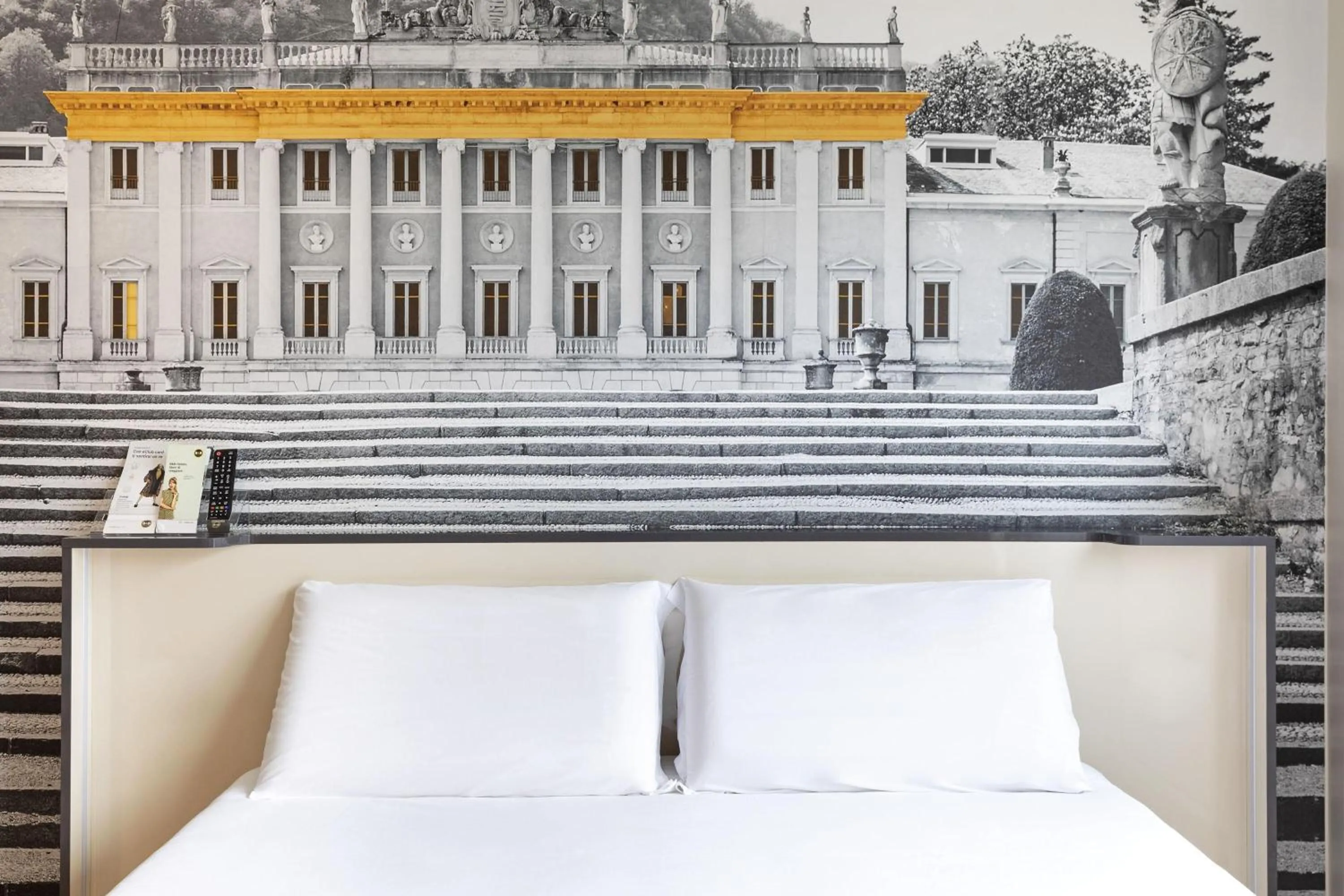 Photo of the whole room, Bed in B&B Hotel Como City Center