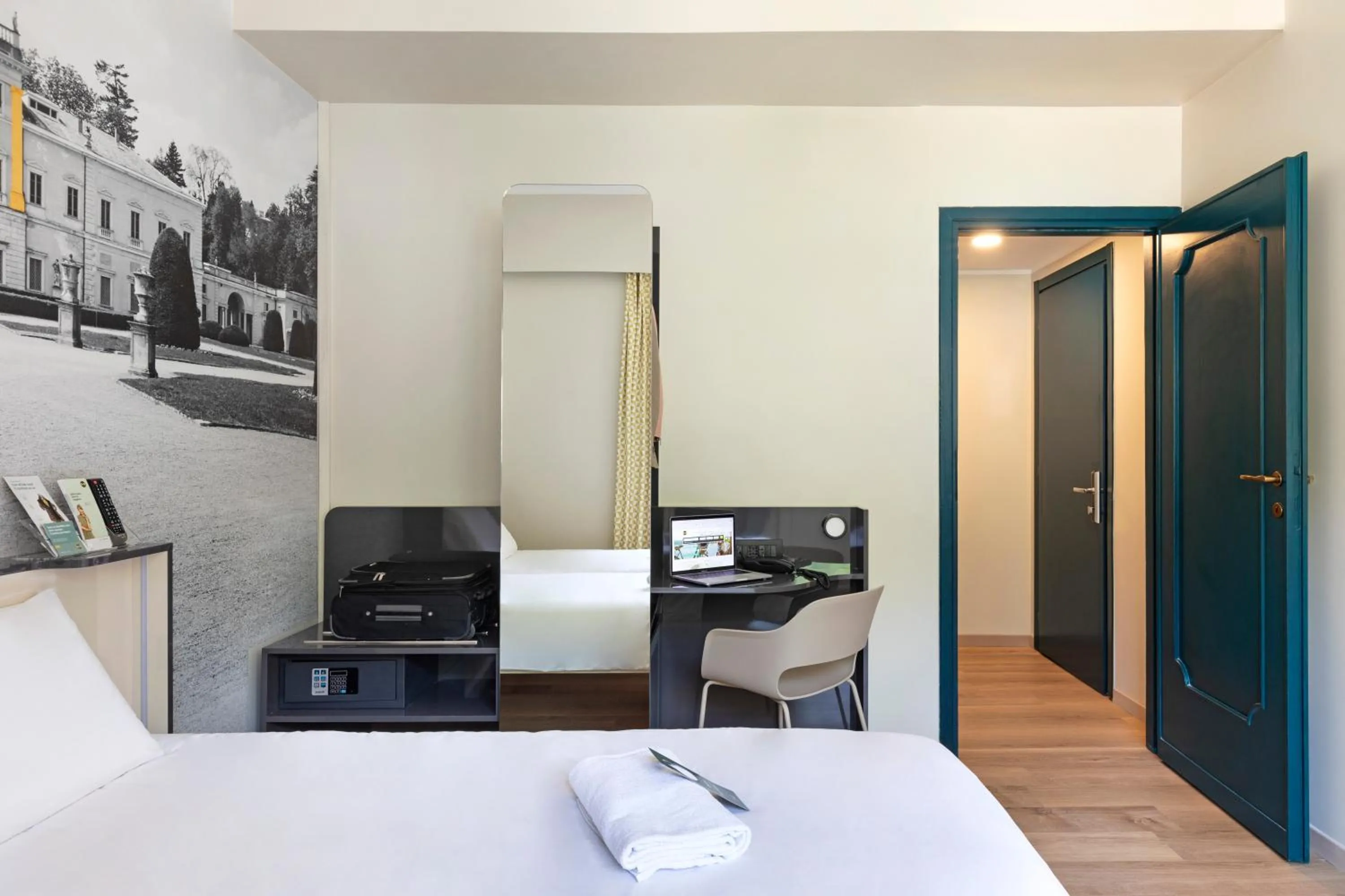 Bedroom, Bed in B&B Hotel Como City Center