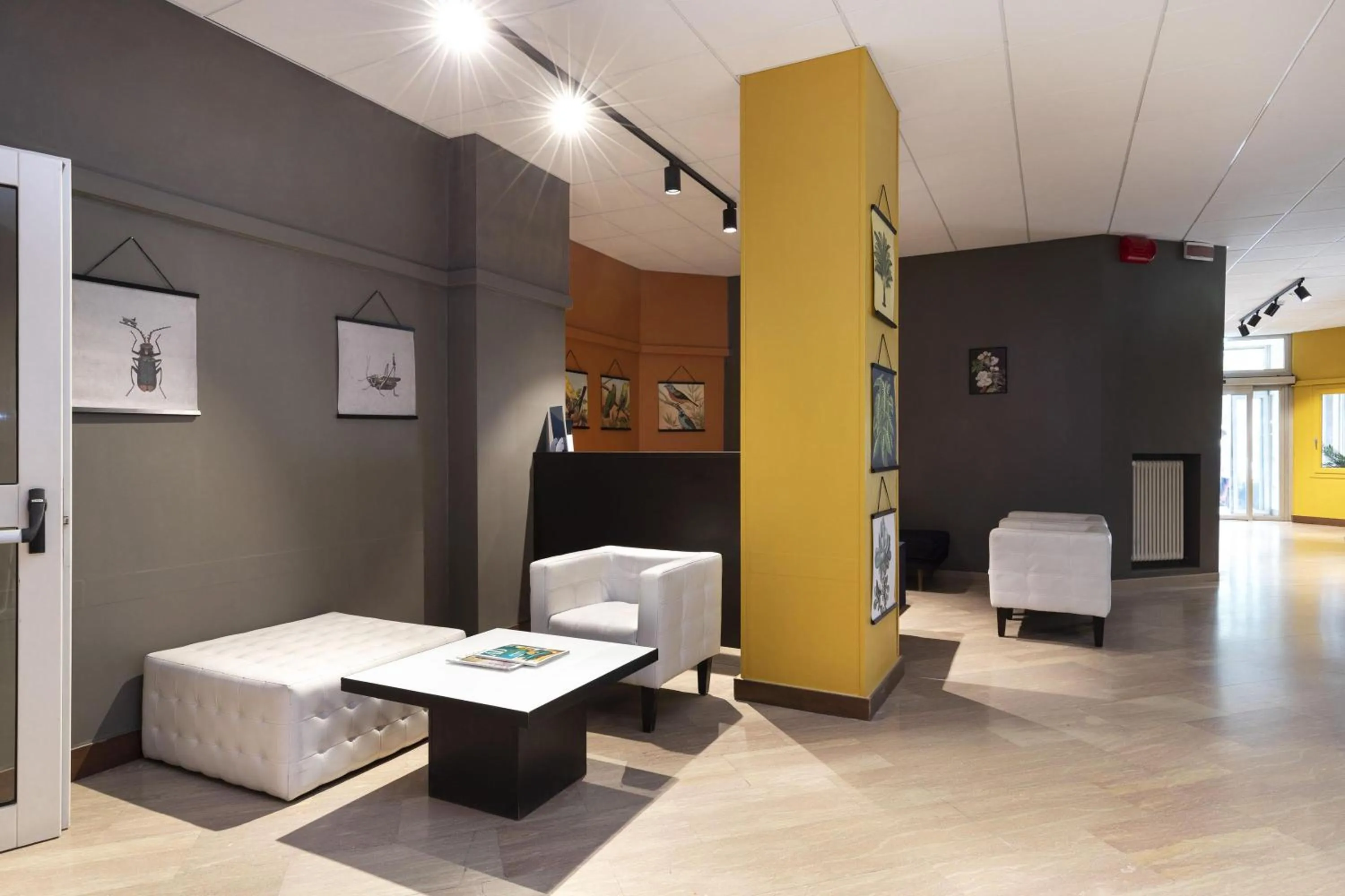 Lobby or reception in B&B Hotel Como City Center