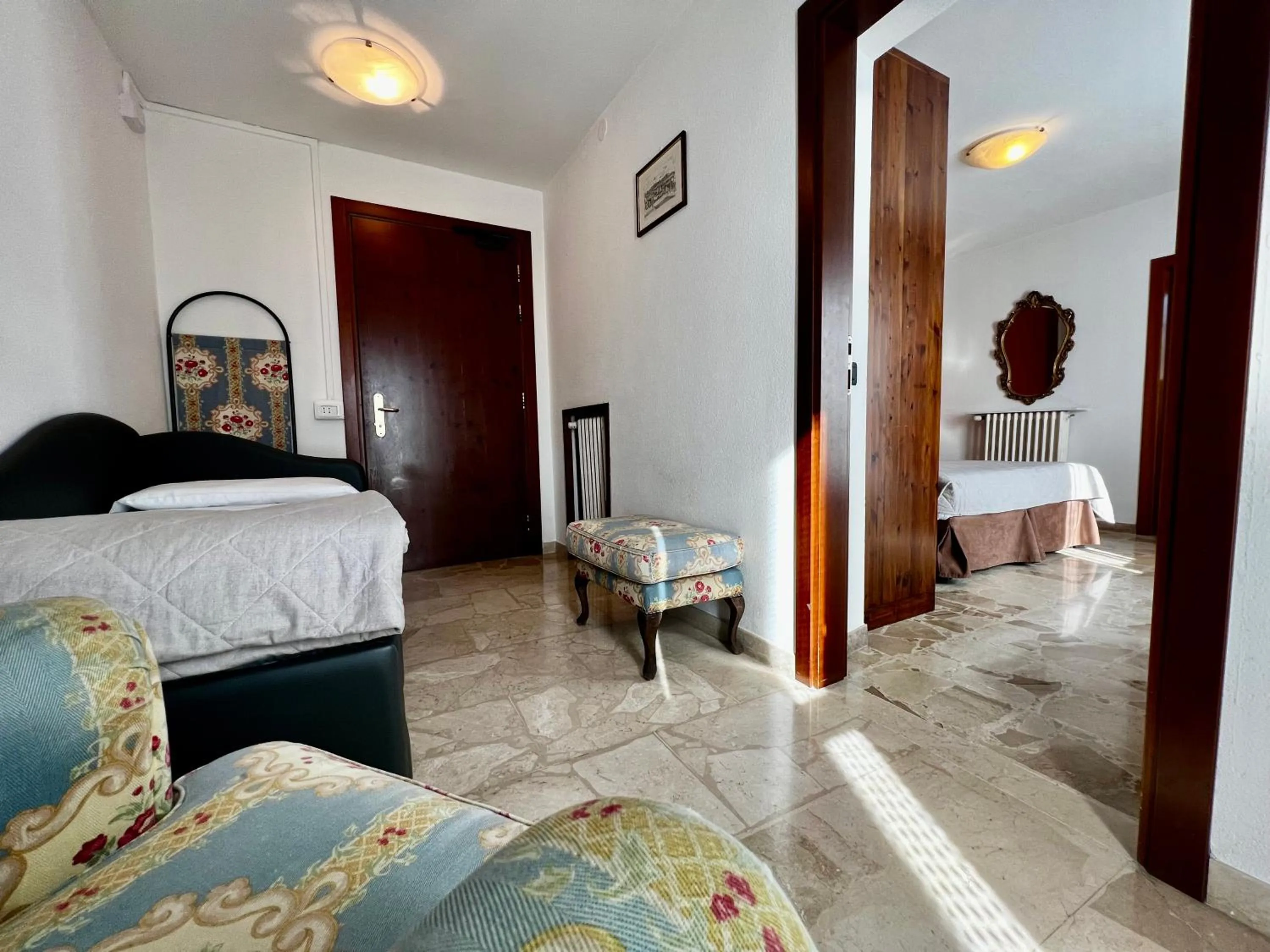 Photo of the whole room, Bed in Aurora