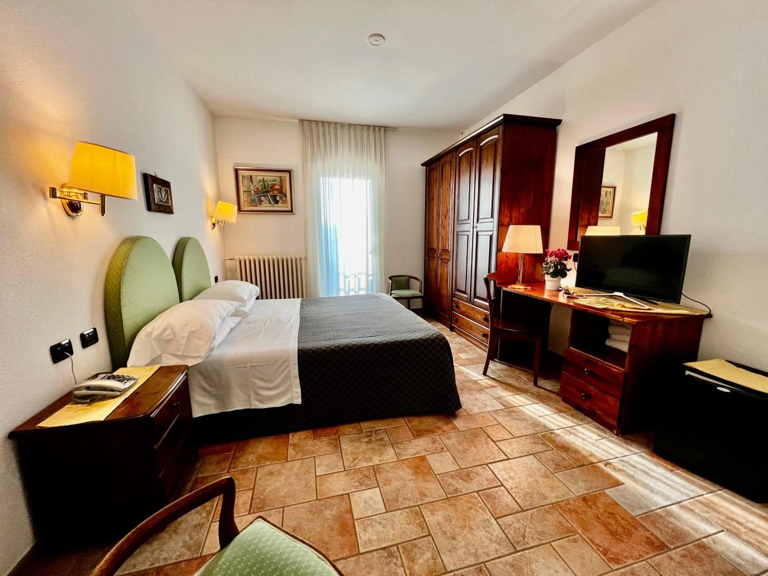 TV and multimedia, Bed in Aurora