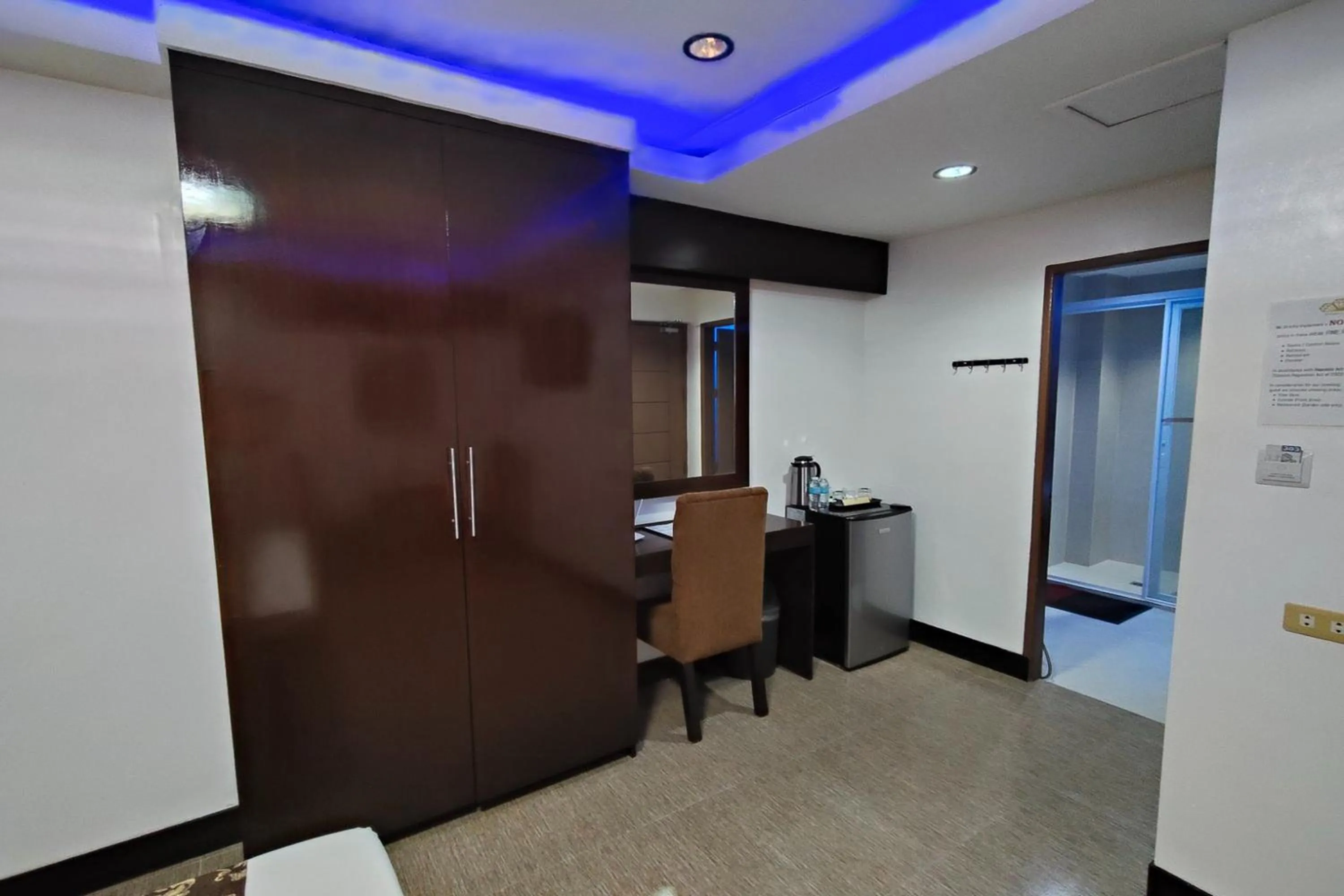 wardrobe in Bergamo Hotel Lingayen