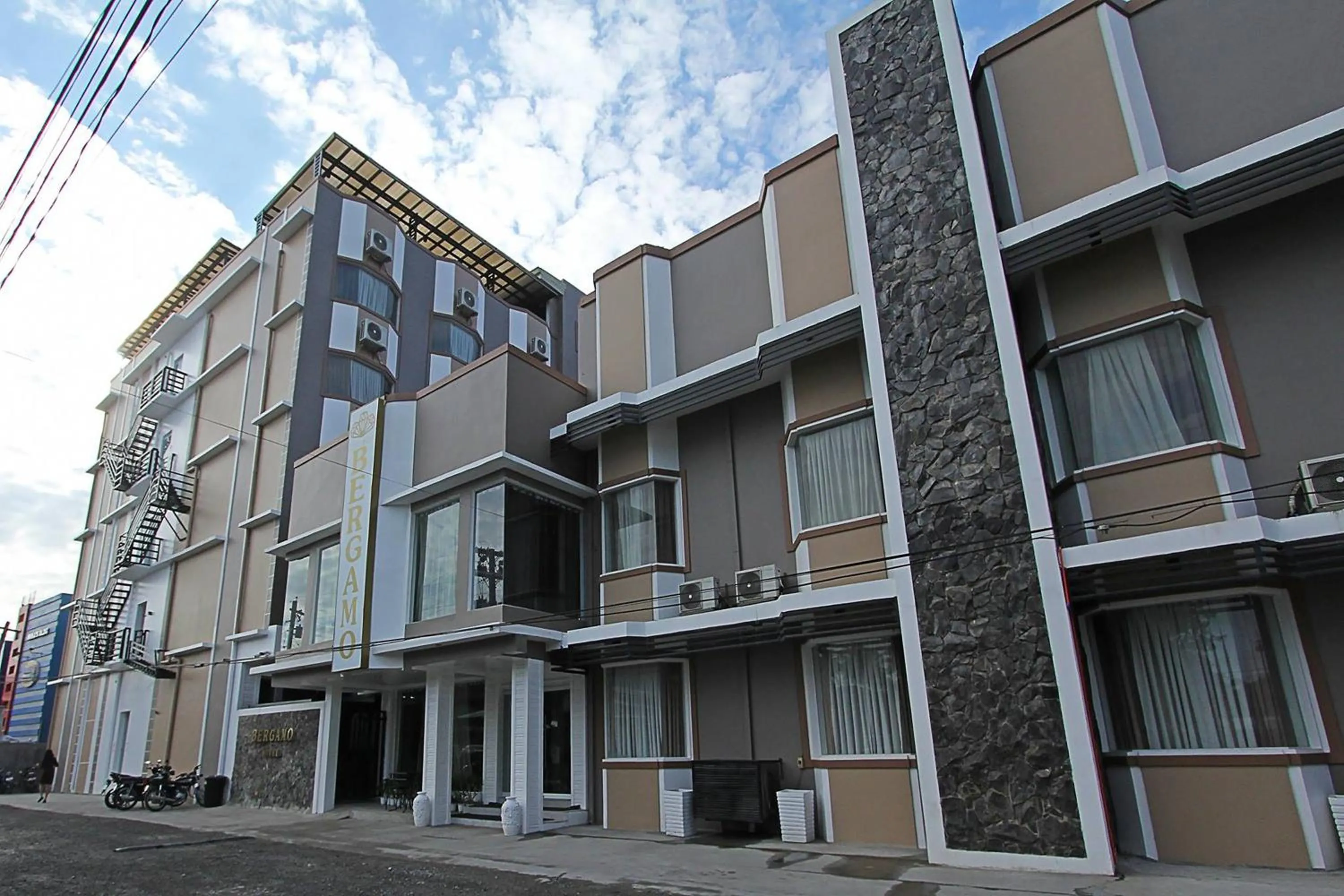 Property building in Bergamo Hotel Lingayen
