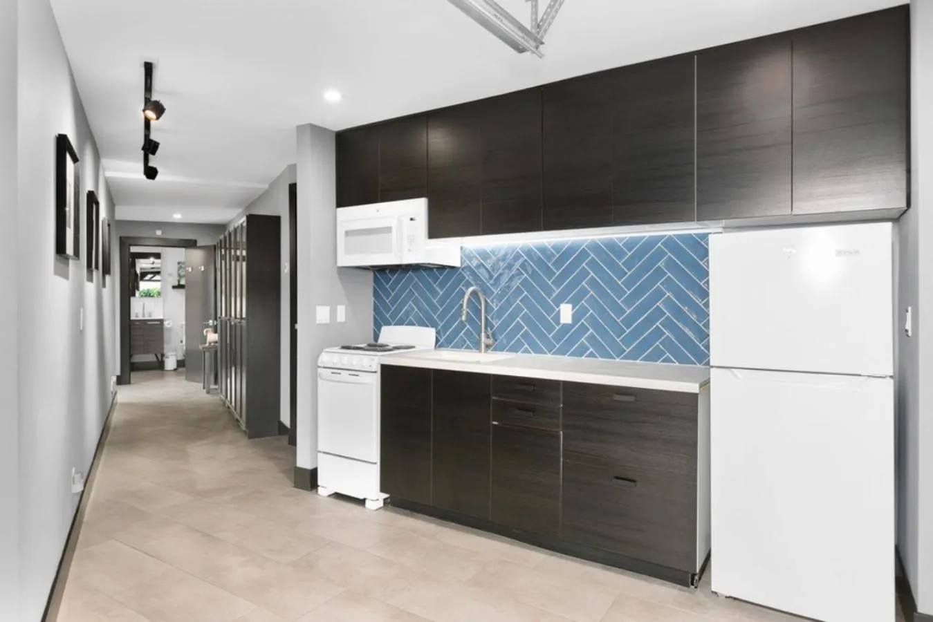 Coffee/tea facilities in Contemporary Ocean Sunset Views with Firepit Pt Loma close to PLNU