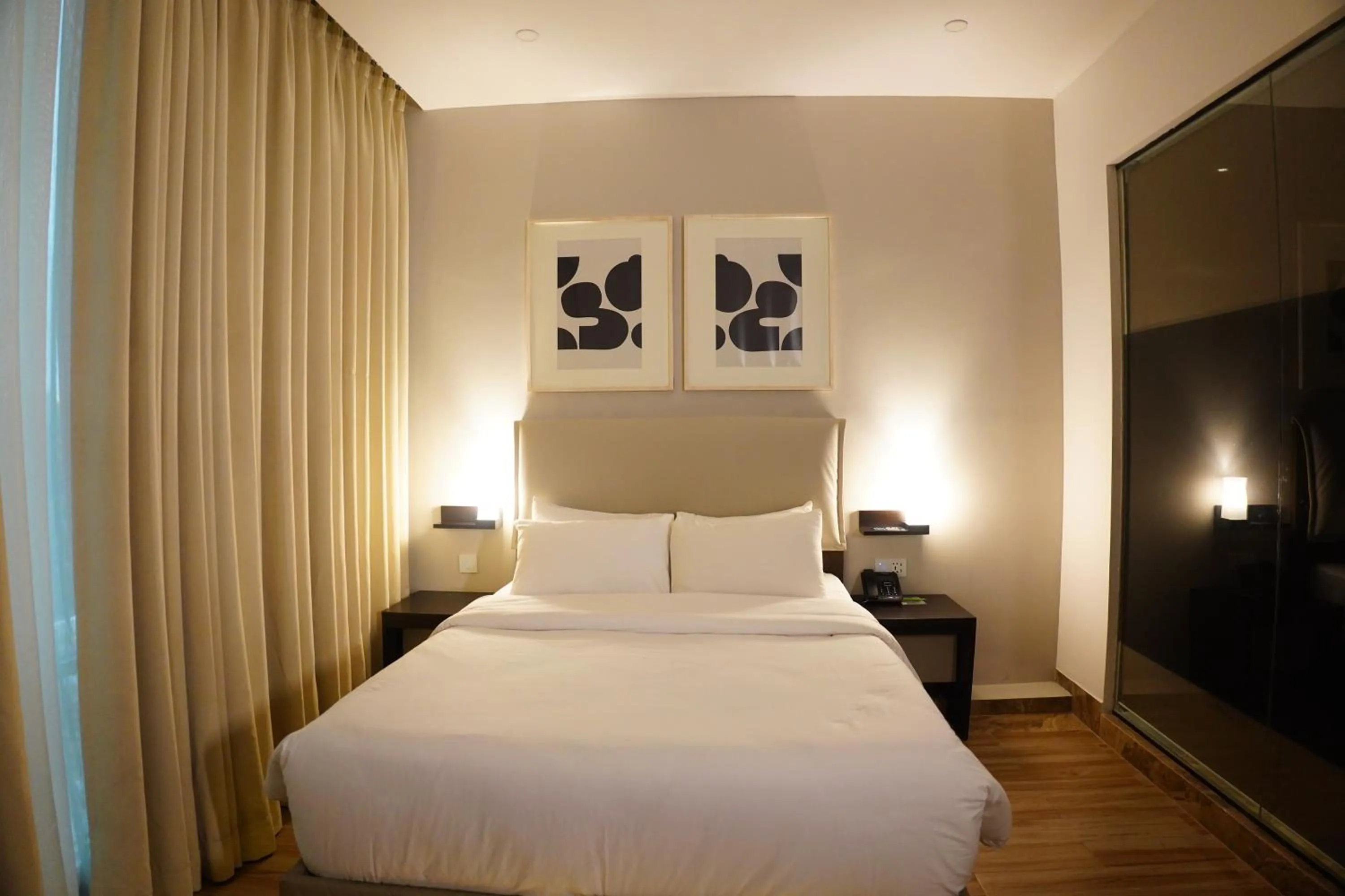 Bedroom, Bed in Empyrean Dhaka City Centre