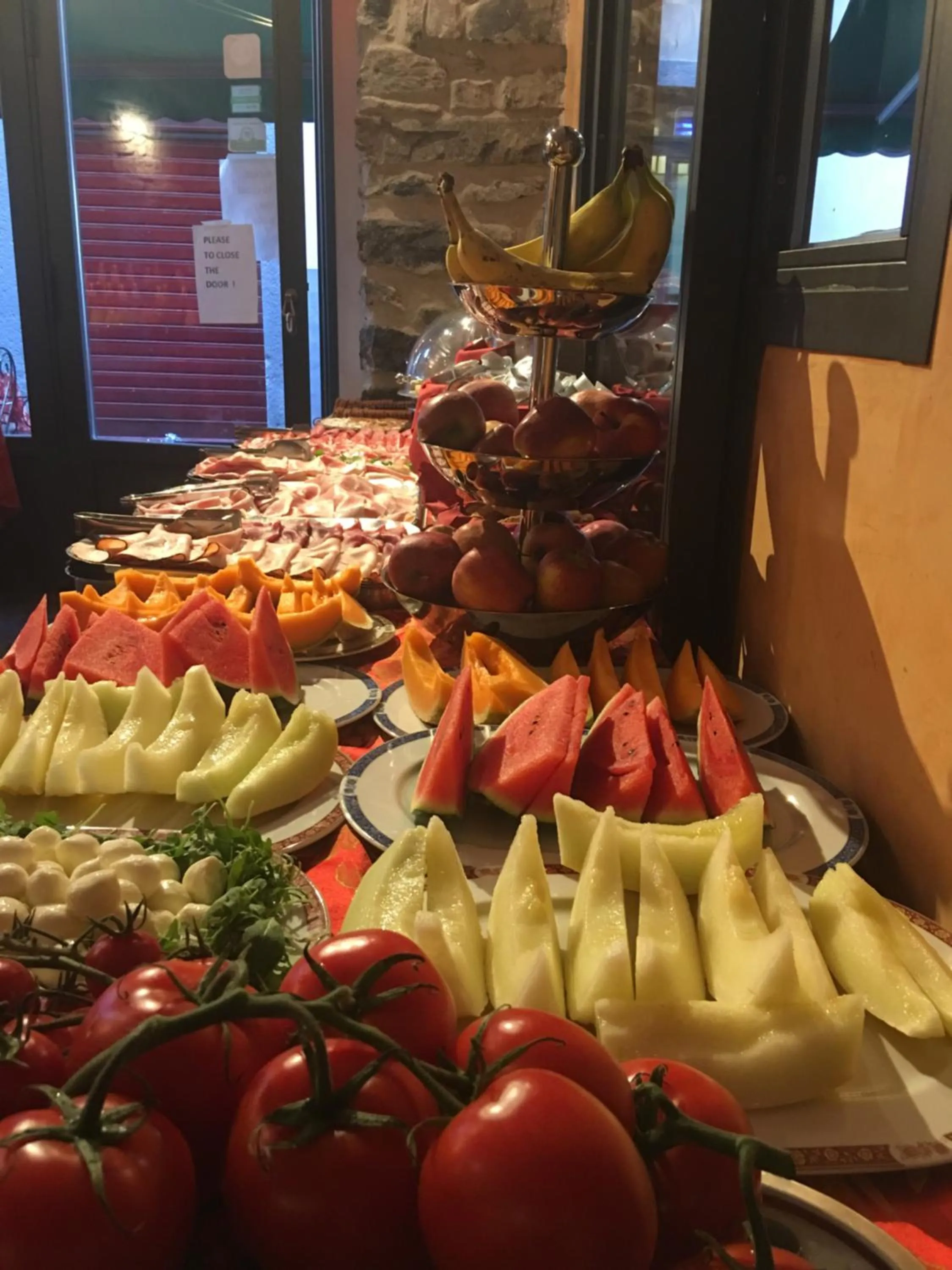 Buffet breakfast in In Riva Al Lago