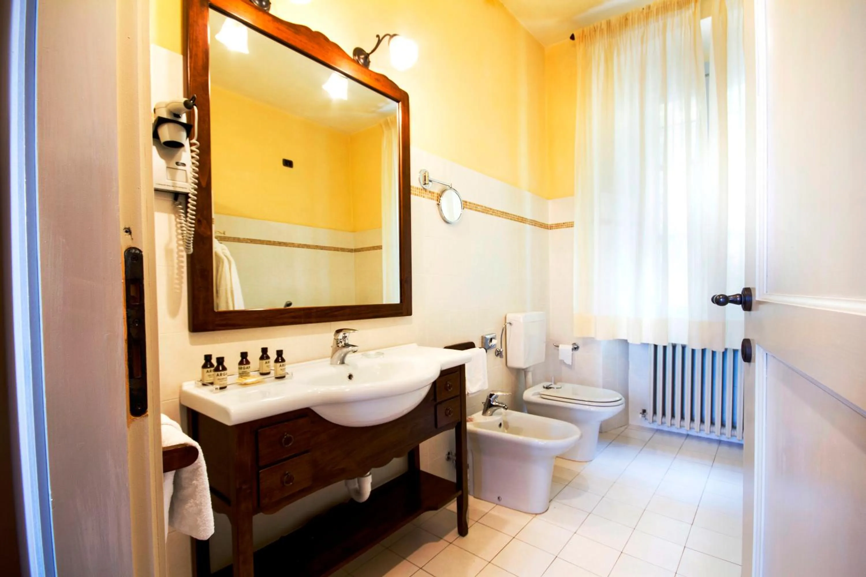 Bathroom in Relais Castello di Razzano