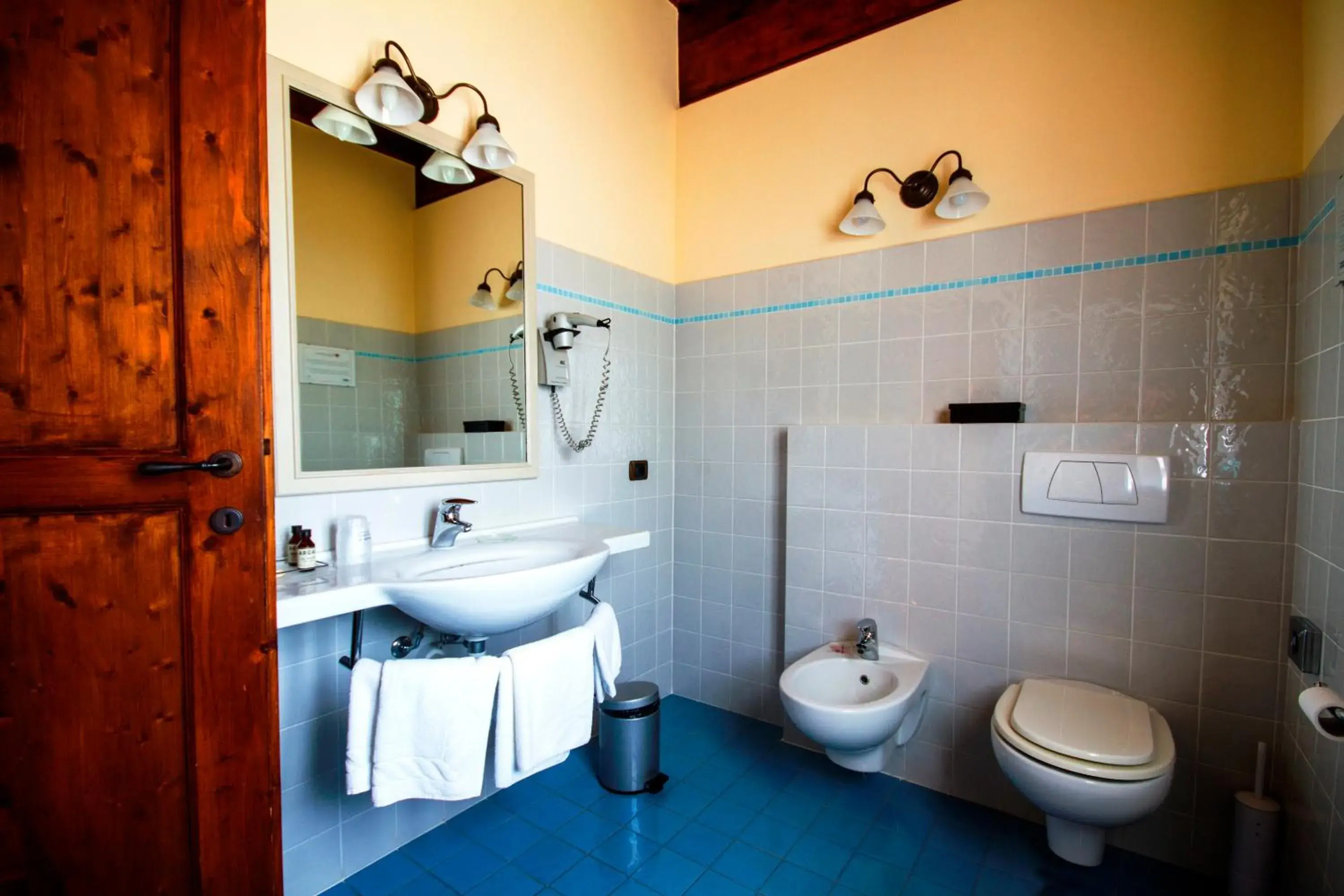 Junior Suite in Relais Castello di Razzano Junior Suite in Relais Castello di Razzano