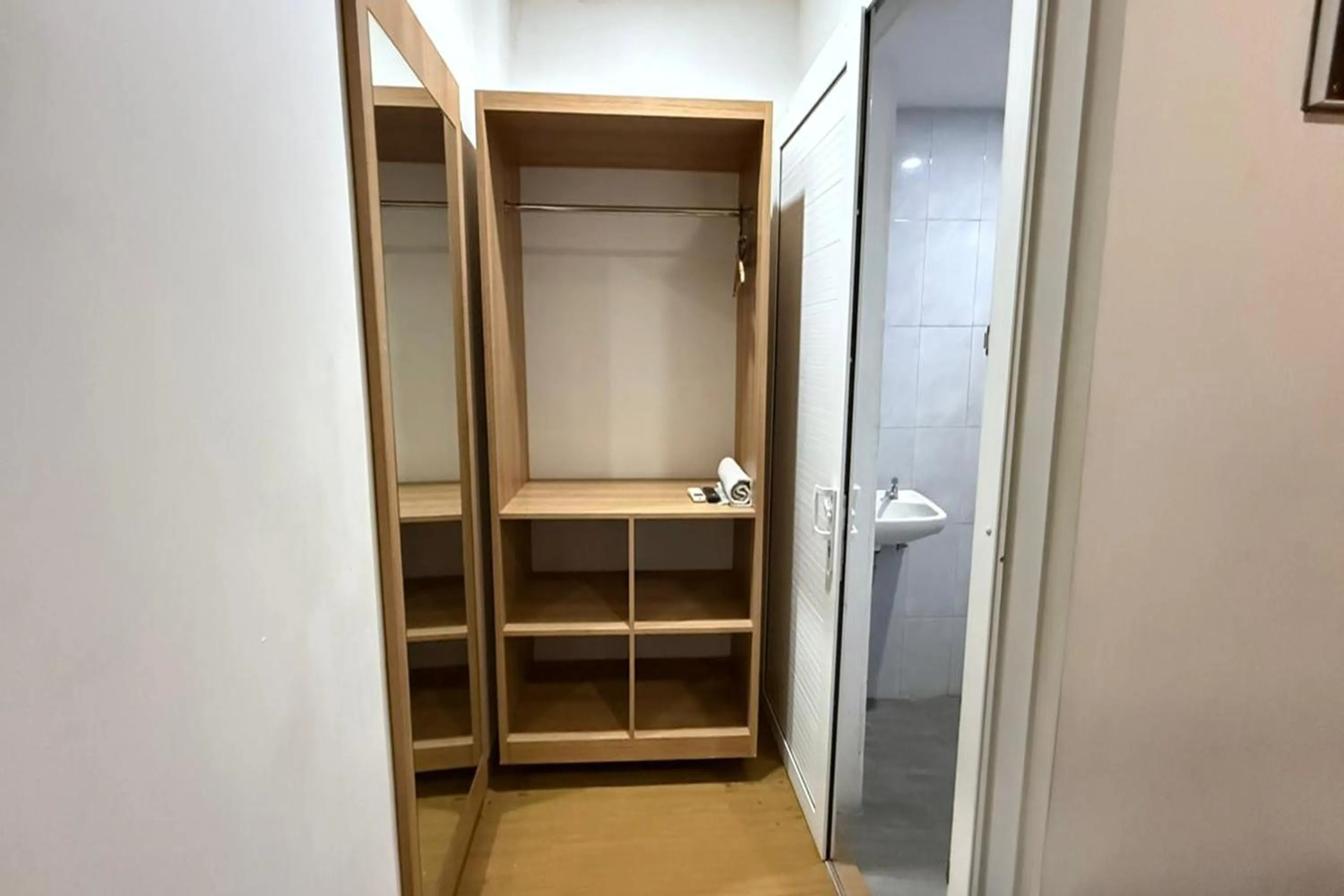 wardrobe in Senayan Suites