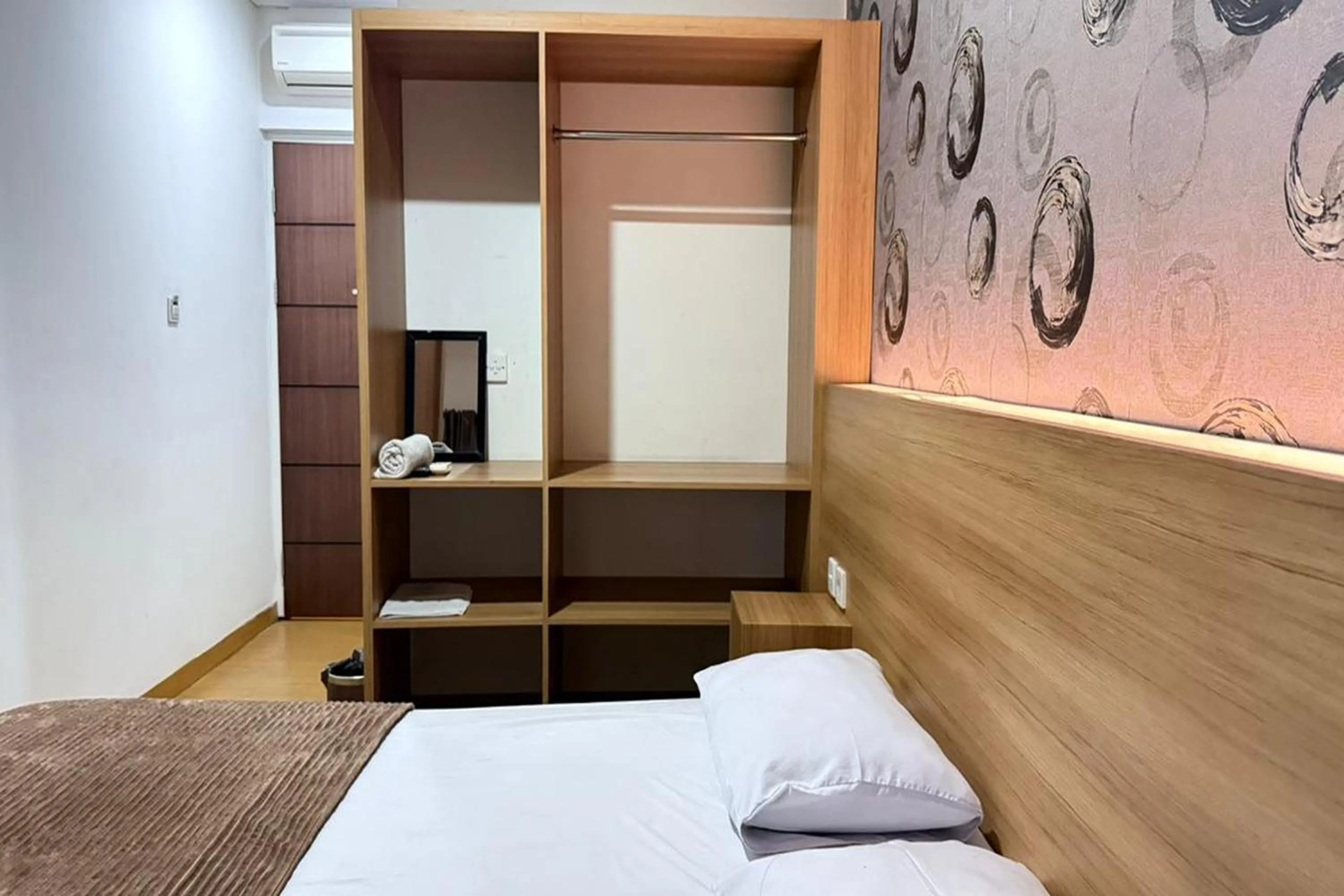 Bedroom, Bed in Senayan Suites