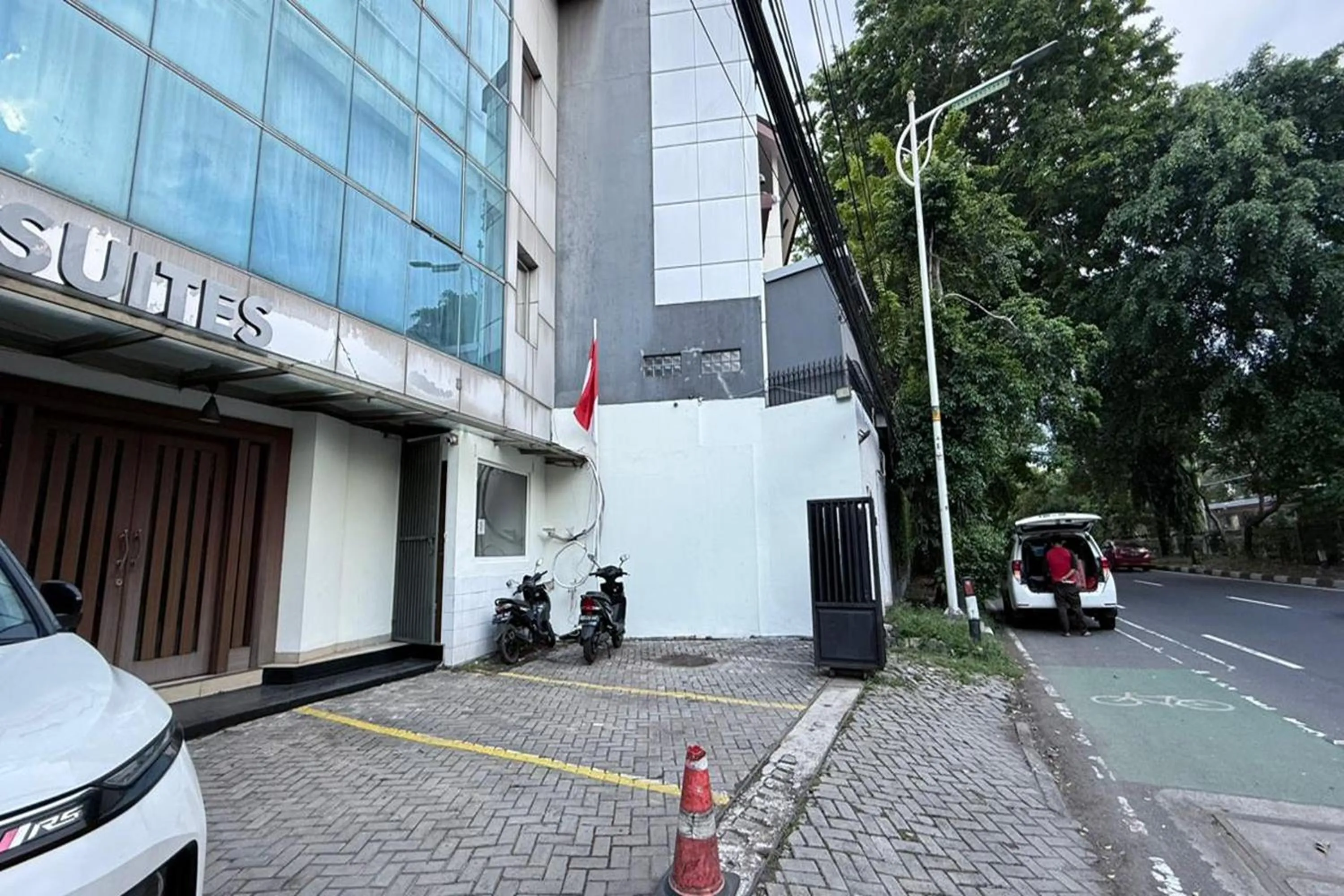 Property building in Senayan Suites