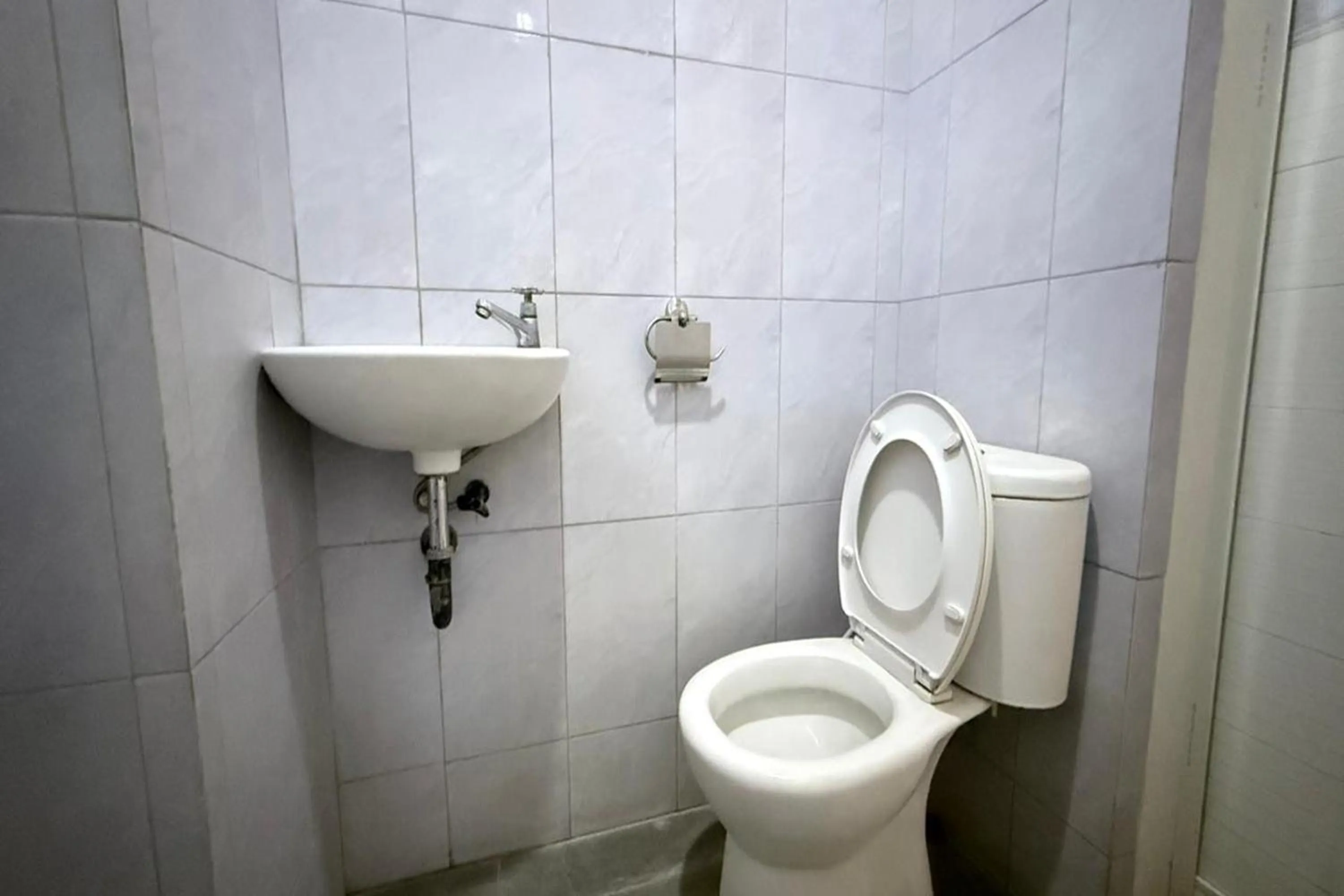 Bathroom in Senayan Suites