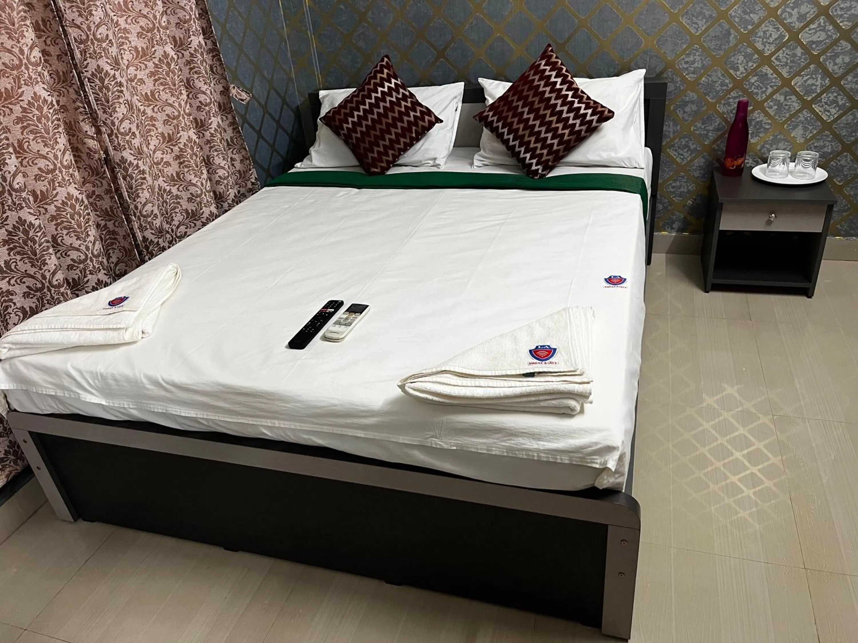 Bed in La Smart Stays