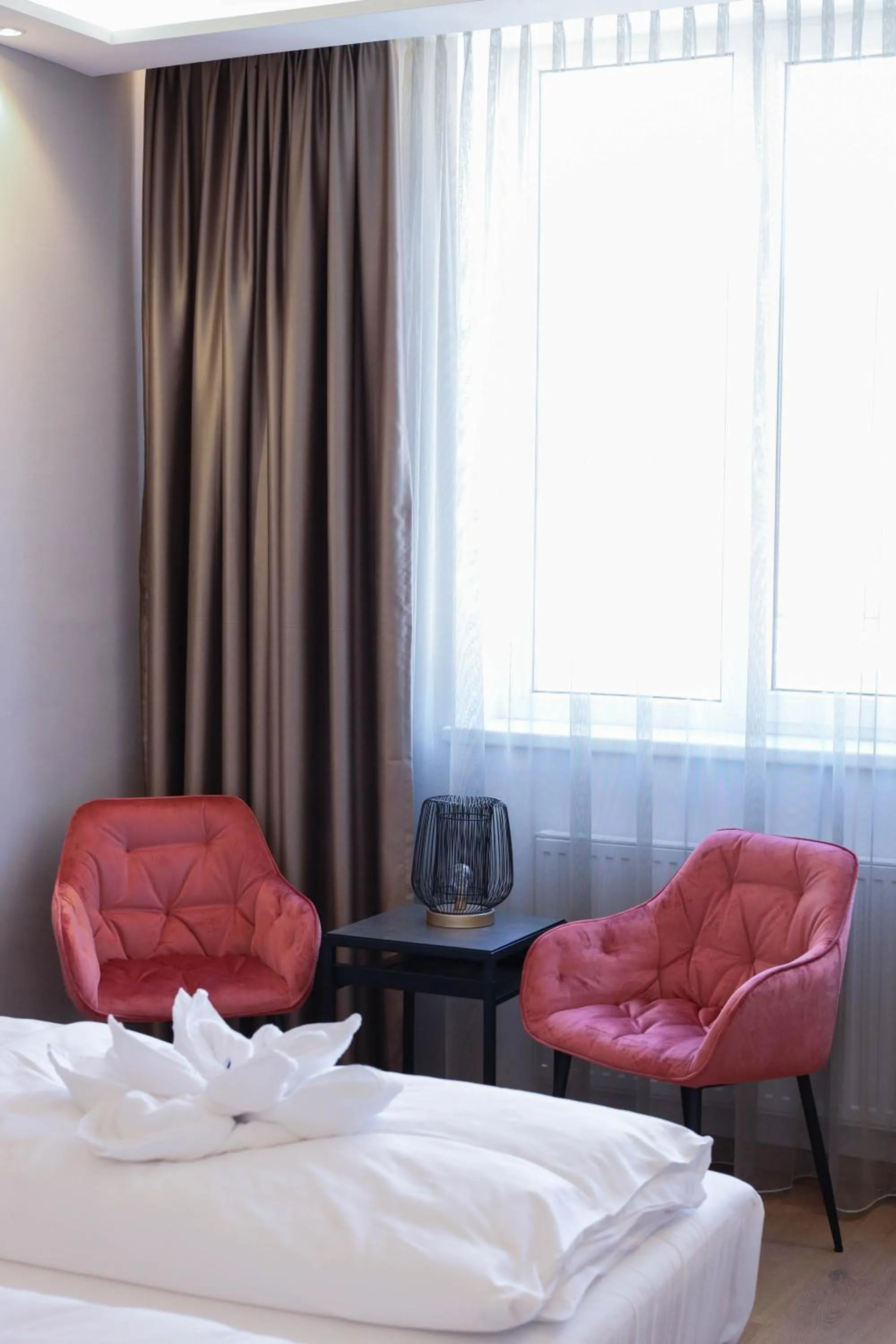 Seating area, Bed in PARKHOTEL Krems