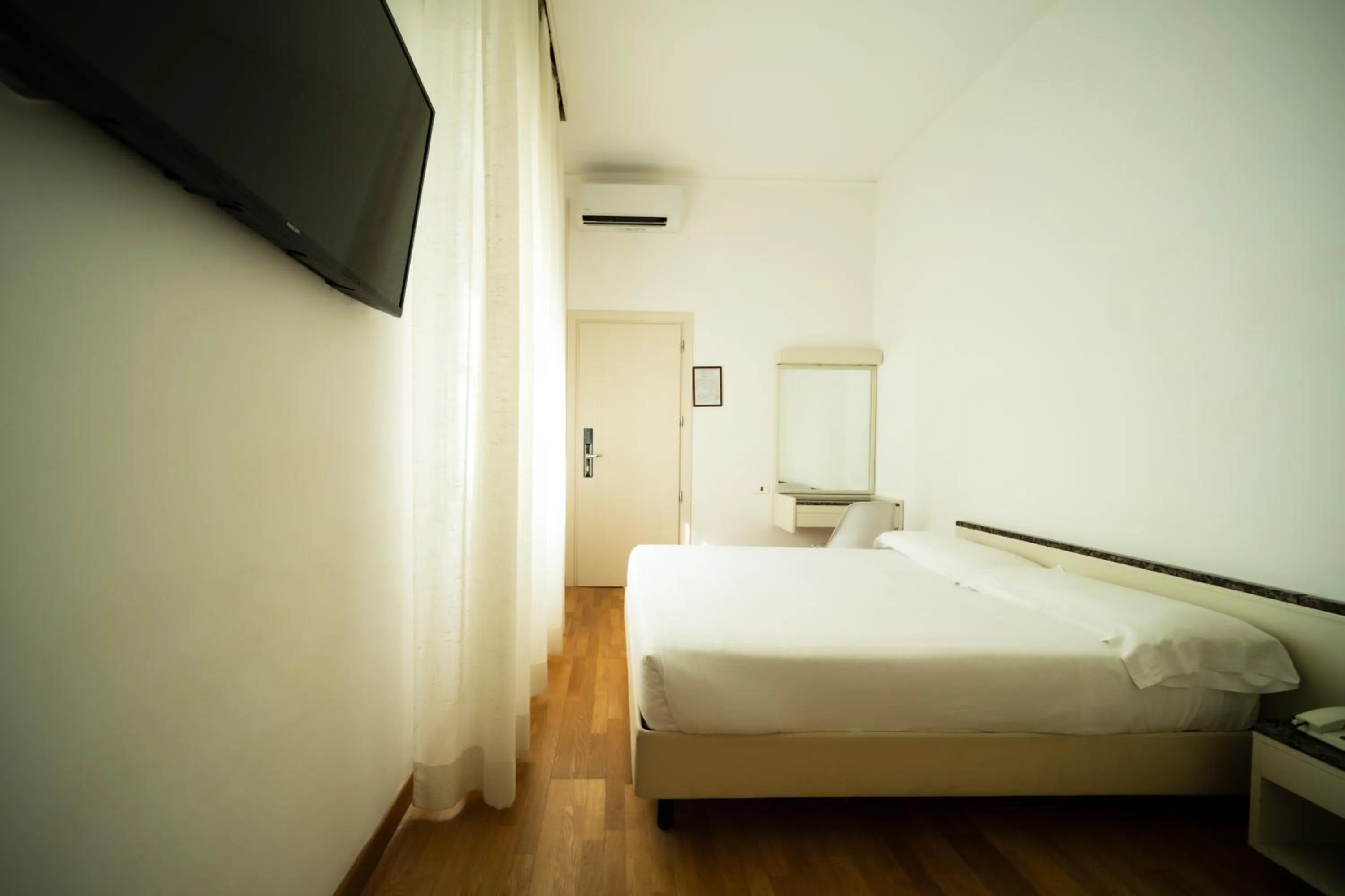 TV and multimedia, Bed in Hotel Rosabianca