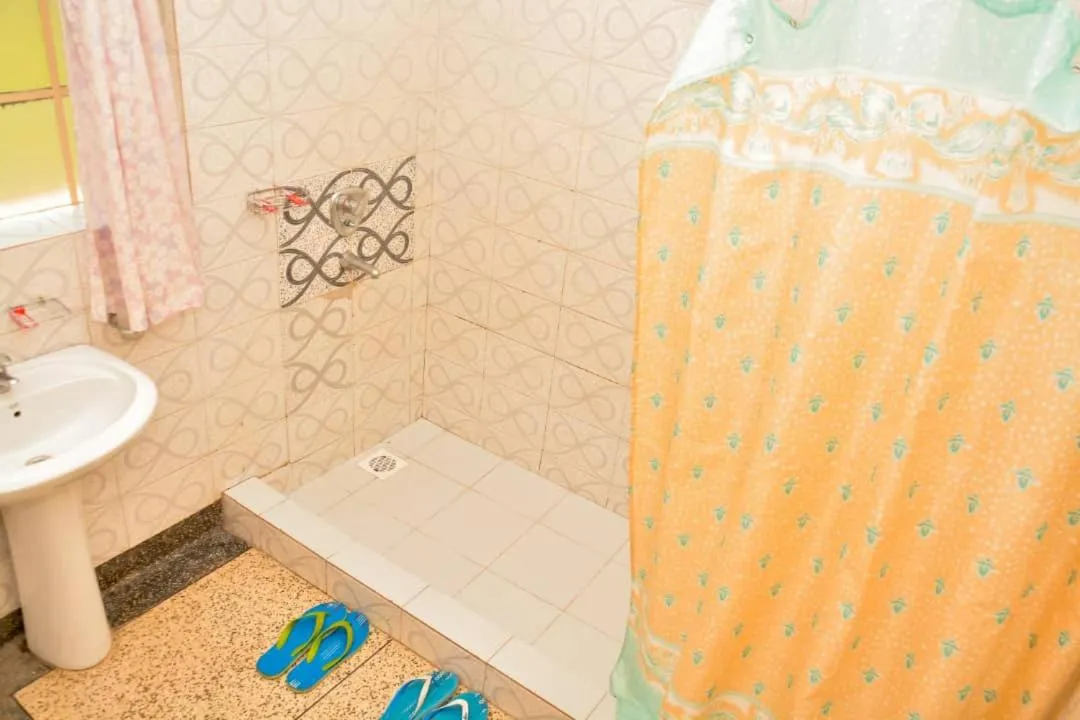 Shower in MAKERERE UNIVERSITY GUEST HOUSE