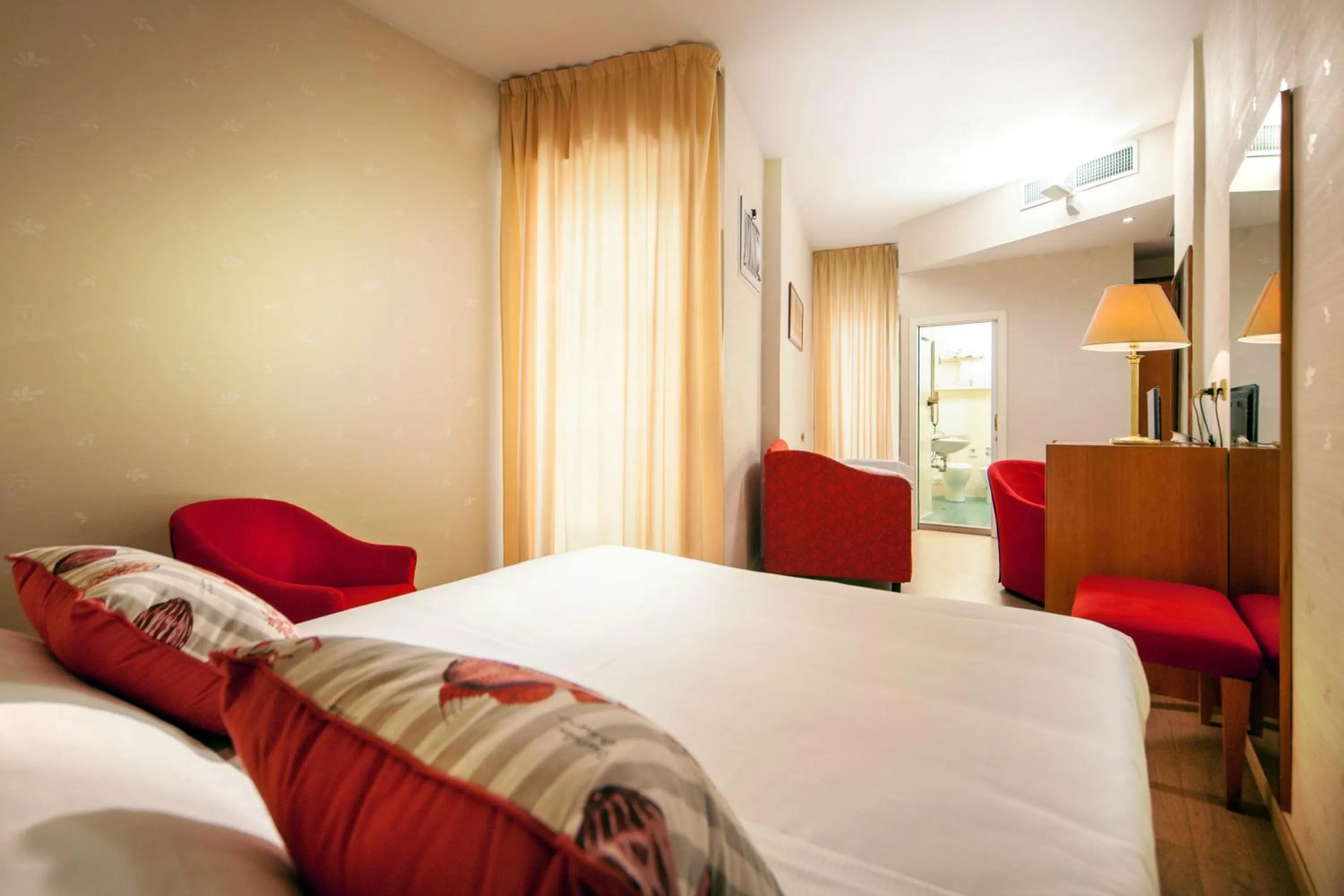 Photo of the whole room, Bed in Hotel Kursaal