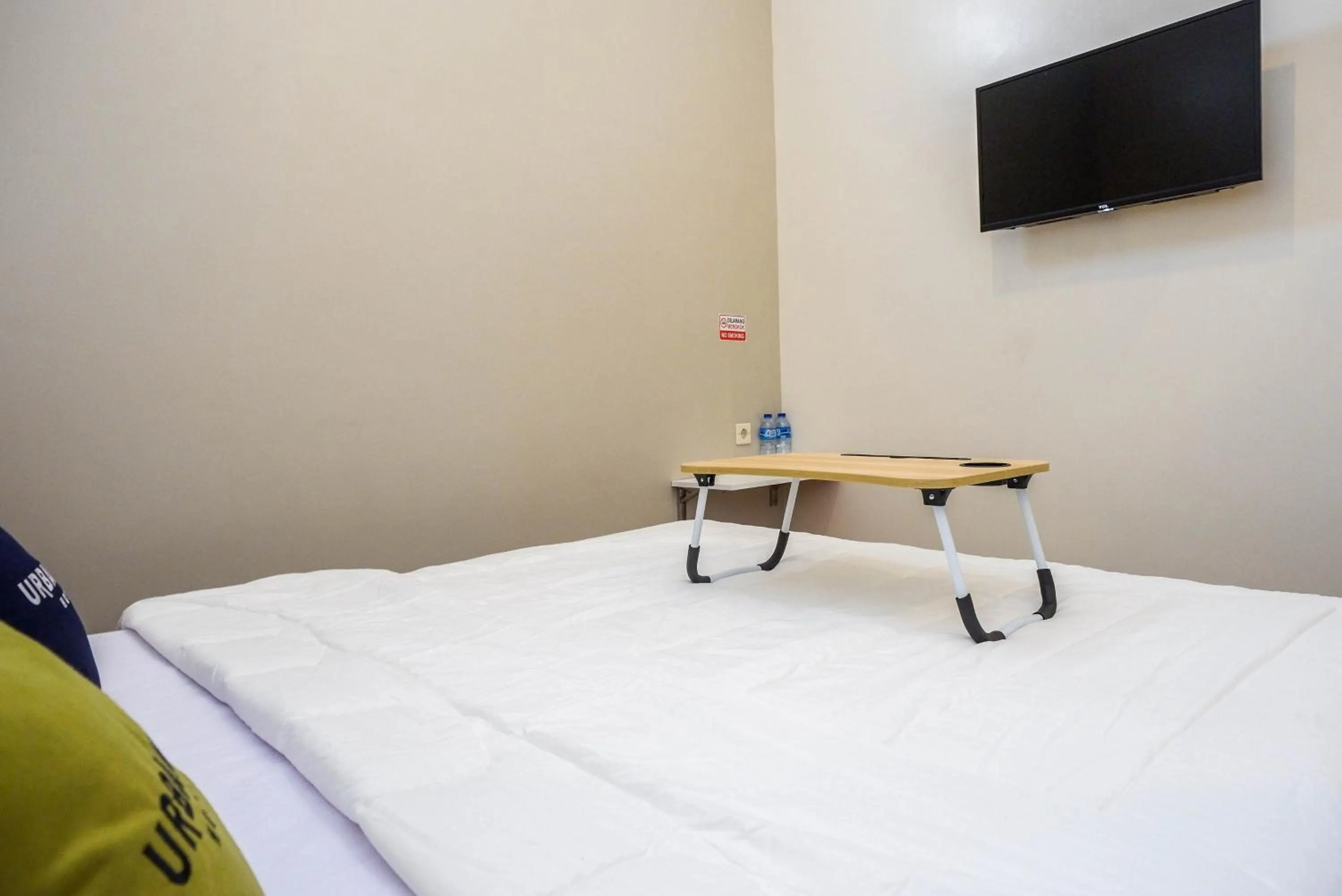 Bedroom, Bed in Urbanview Hotel near Alun Alun Tegal