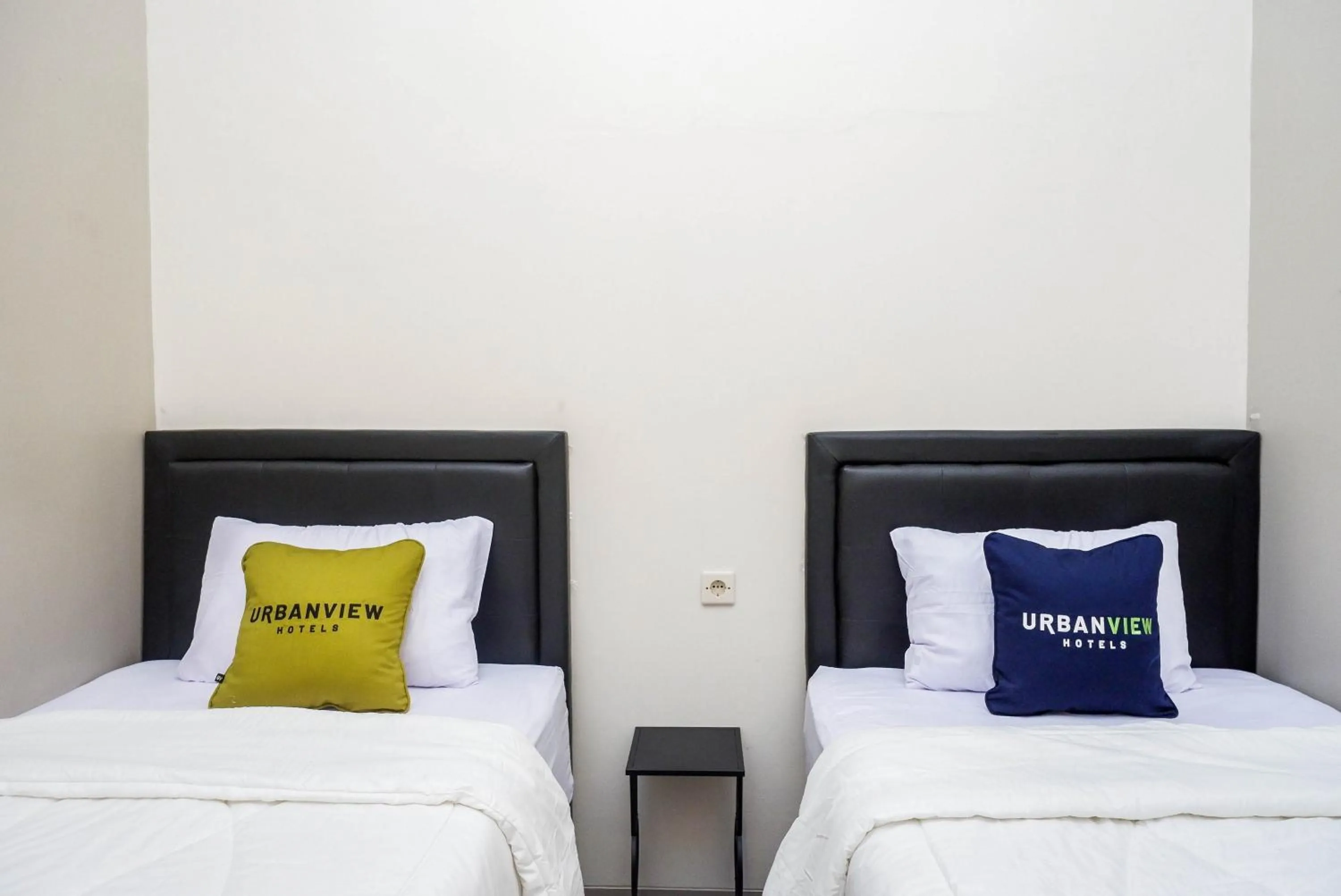 Bedroom, Bed in Urbanview Hotel near Alun Alun Tegal