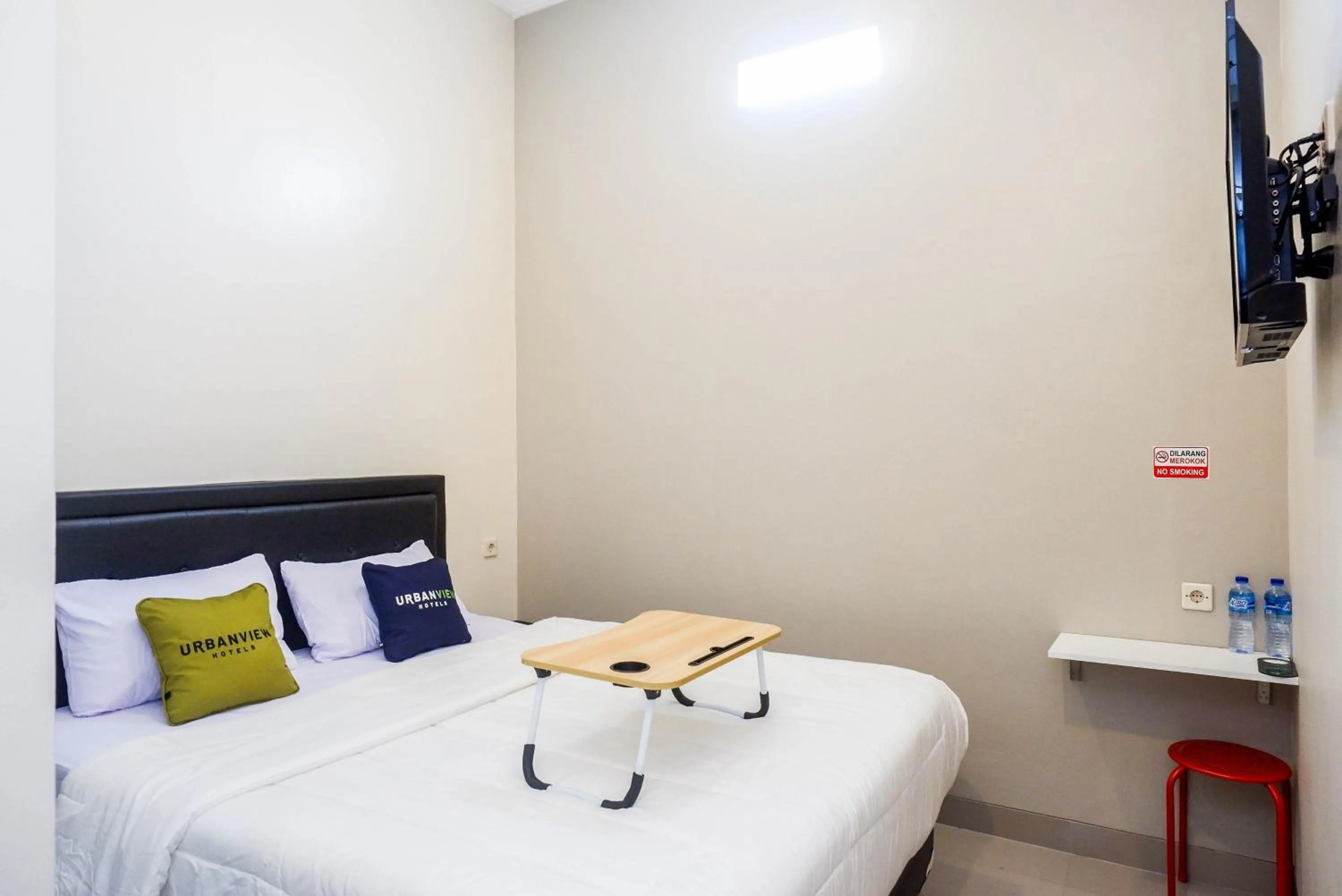 Bedroom, Bed in Urbanview Hotel near Alun Alun Tegal