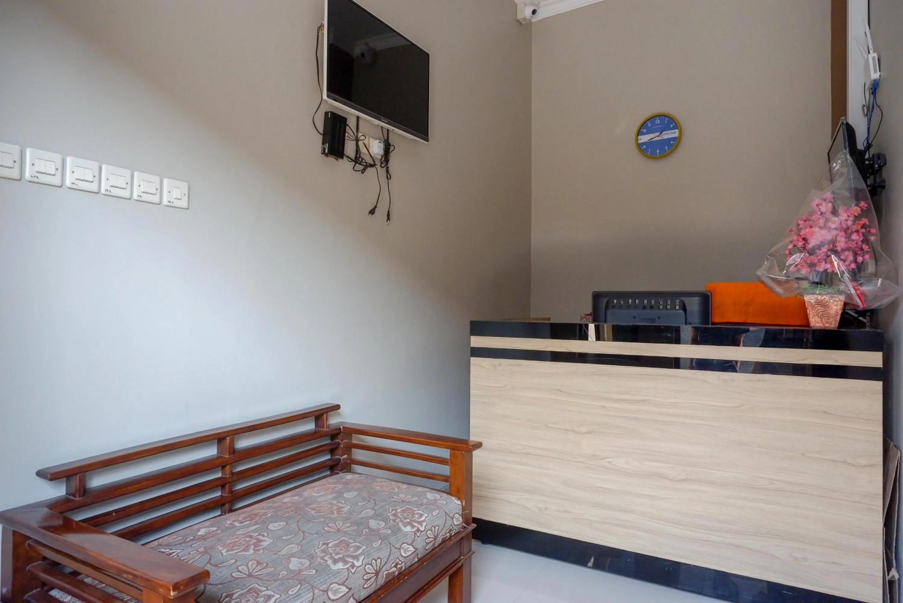 Lobby or reception in Urbanview Hotel near Alun Alun Tegal