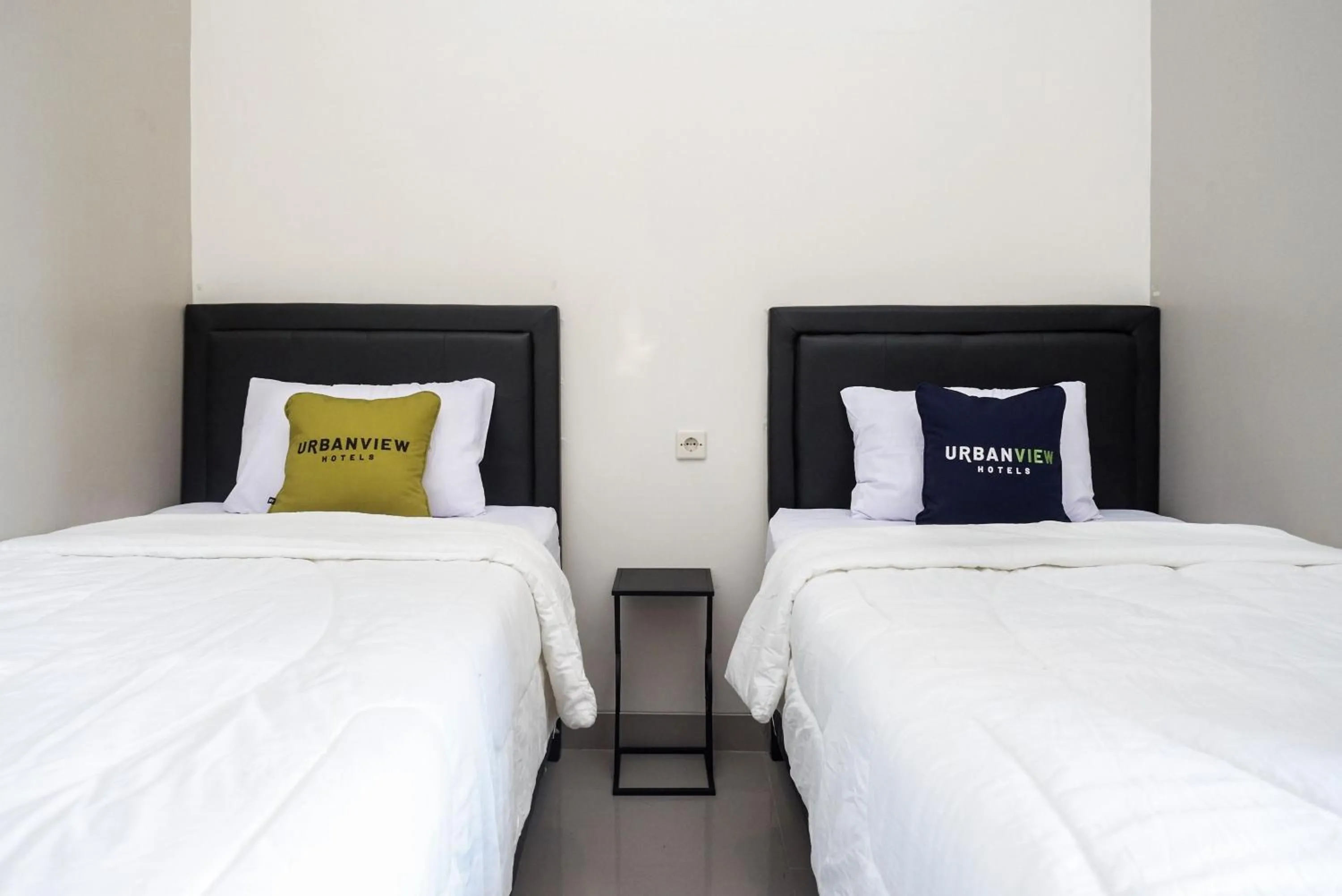Bedroom, Bed in Urbanview Hotel near Alun Alun Tegal