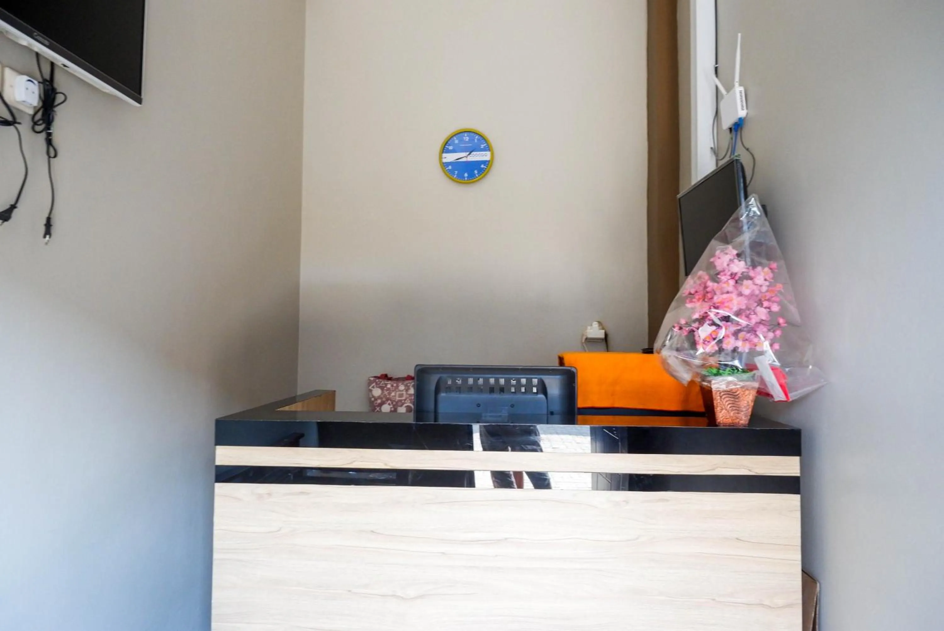 Lobby or reception in Urbanview Hotel near Alun Alun Tegal