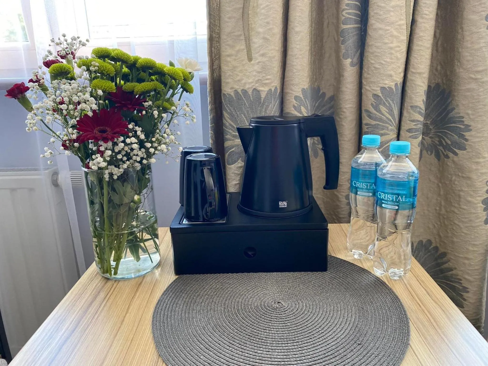 Communal lounge/ TV room in Hotel Alpex