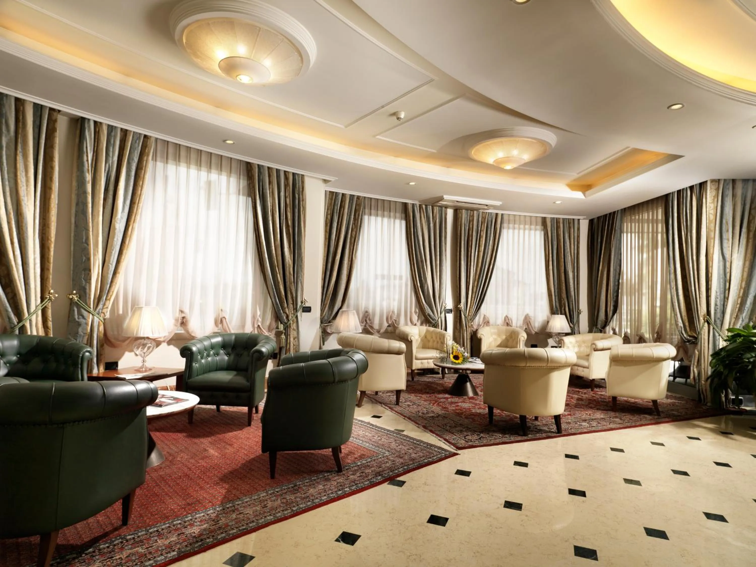 Communal lounge/ TV room in Hotel Ariston