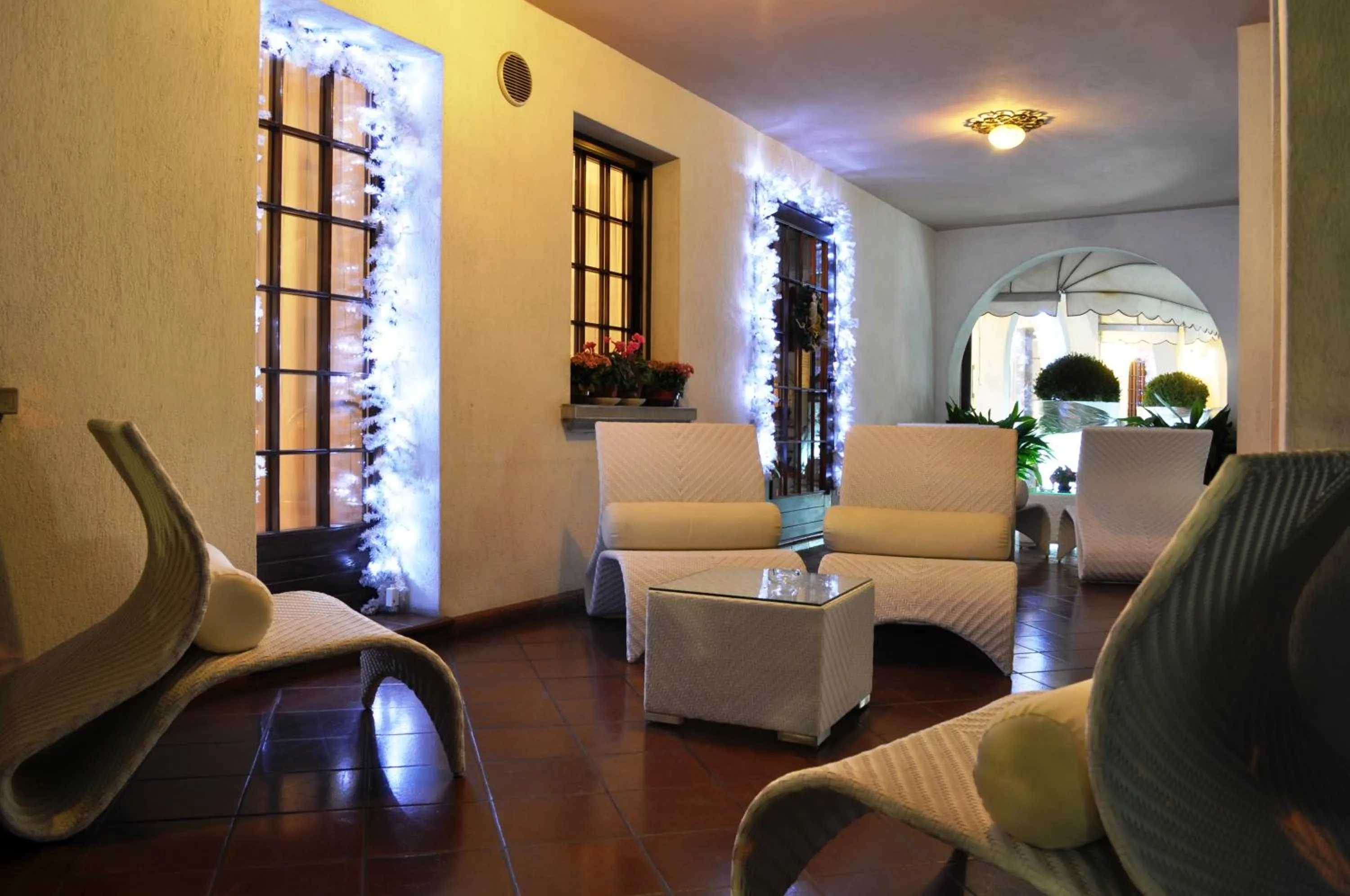 Communal lounge/ TV room in Hotel Prata Verde