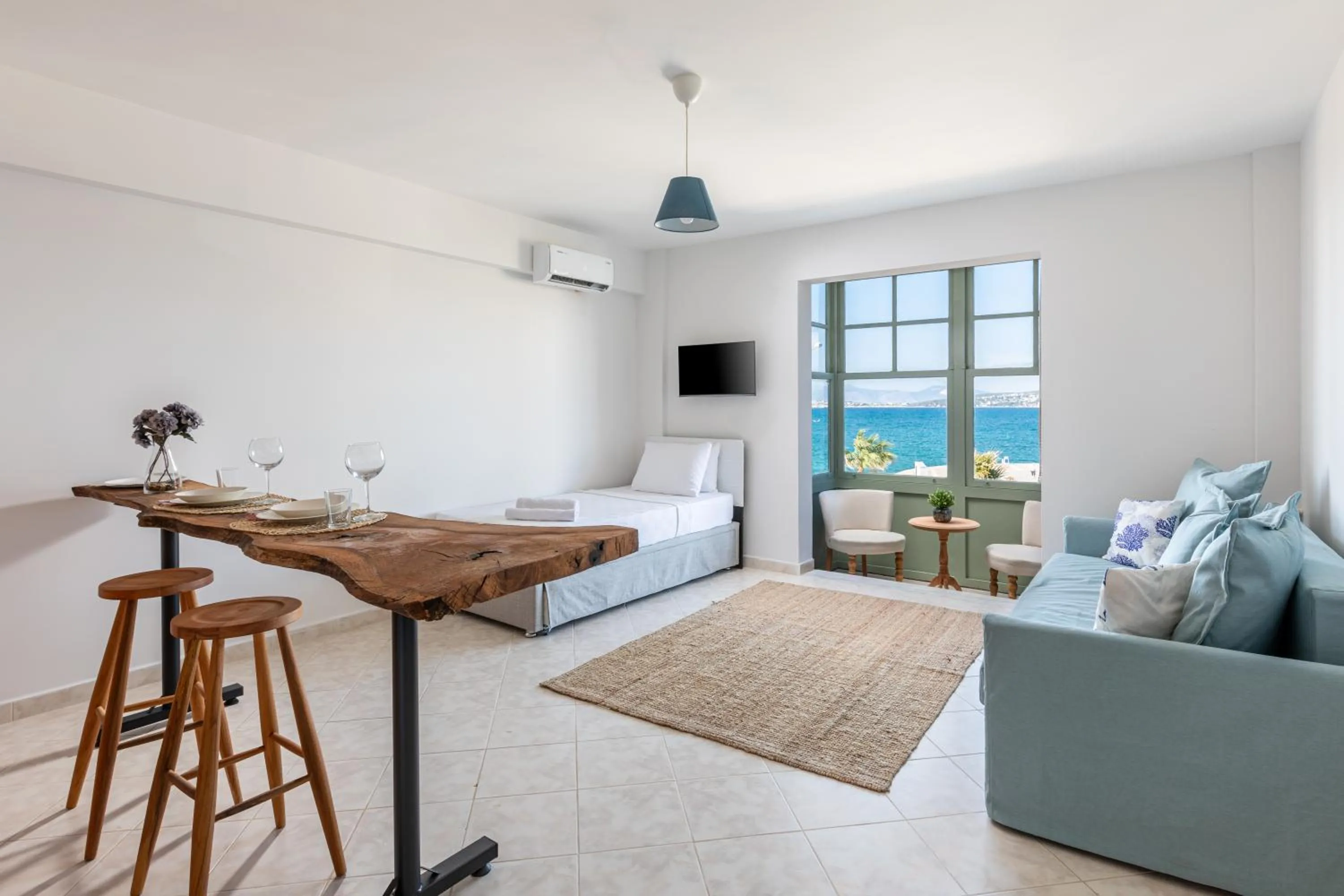 Photo of the whole room, Bed in Cumbalıca Beach Hotel