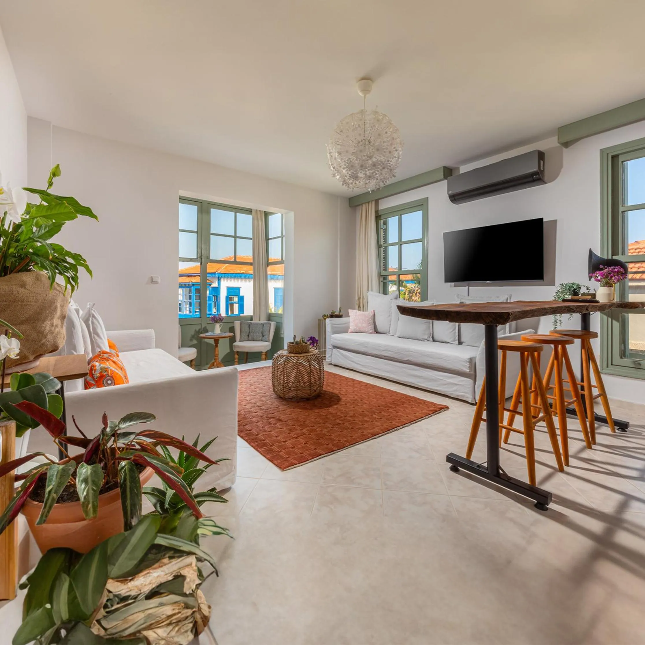 Photo of the whole room in Cumbalıca Beach Hotel