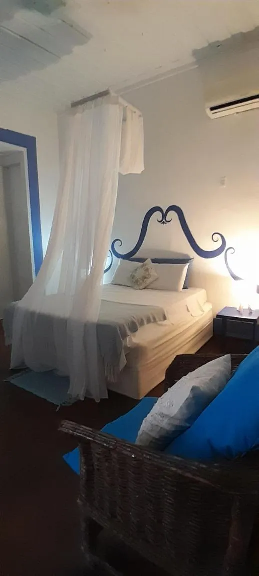 Shower, Bed in Americo Pousada e Hostel