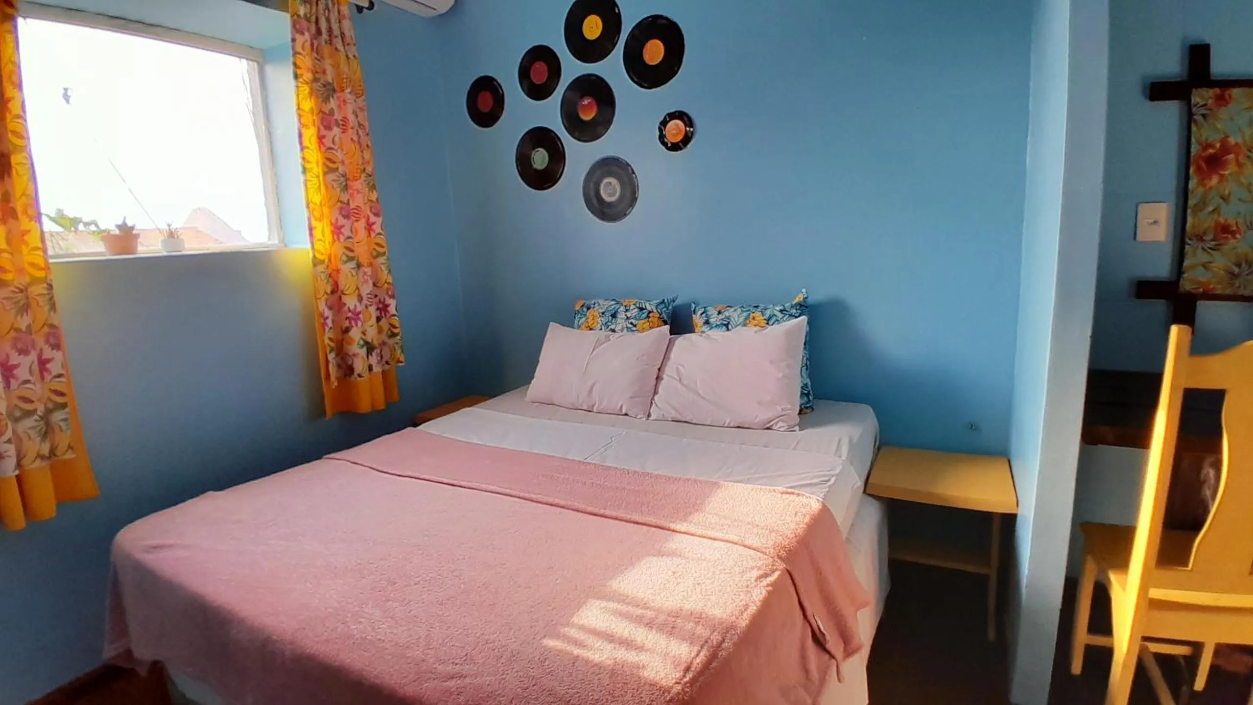 Shower, Bed in Americo Pousada e Hostel