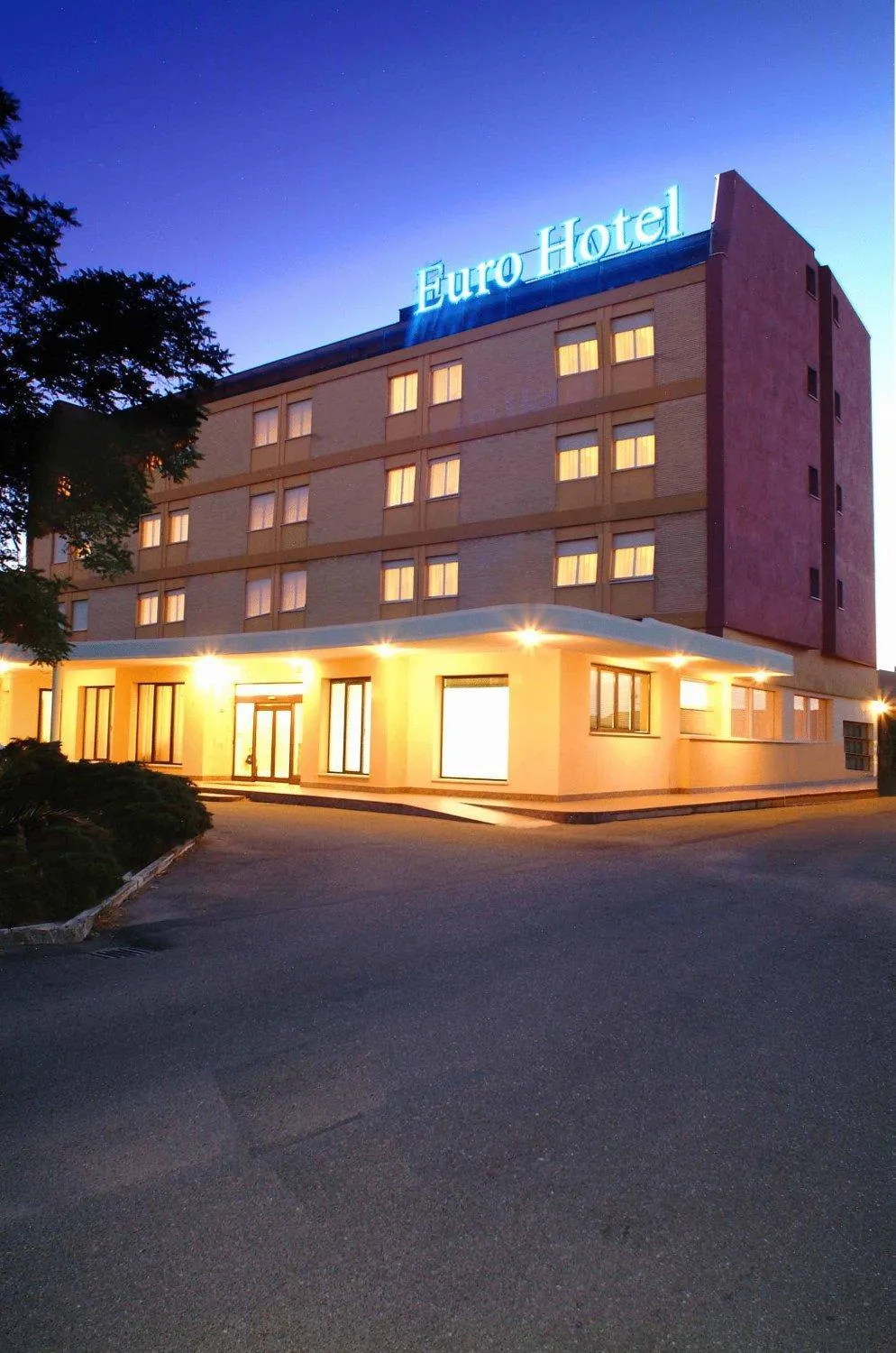 Facade/entrance in Euro Hotel