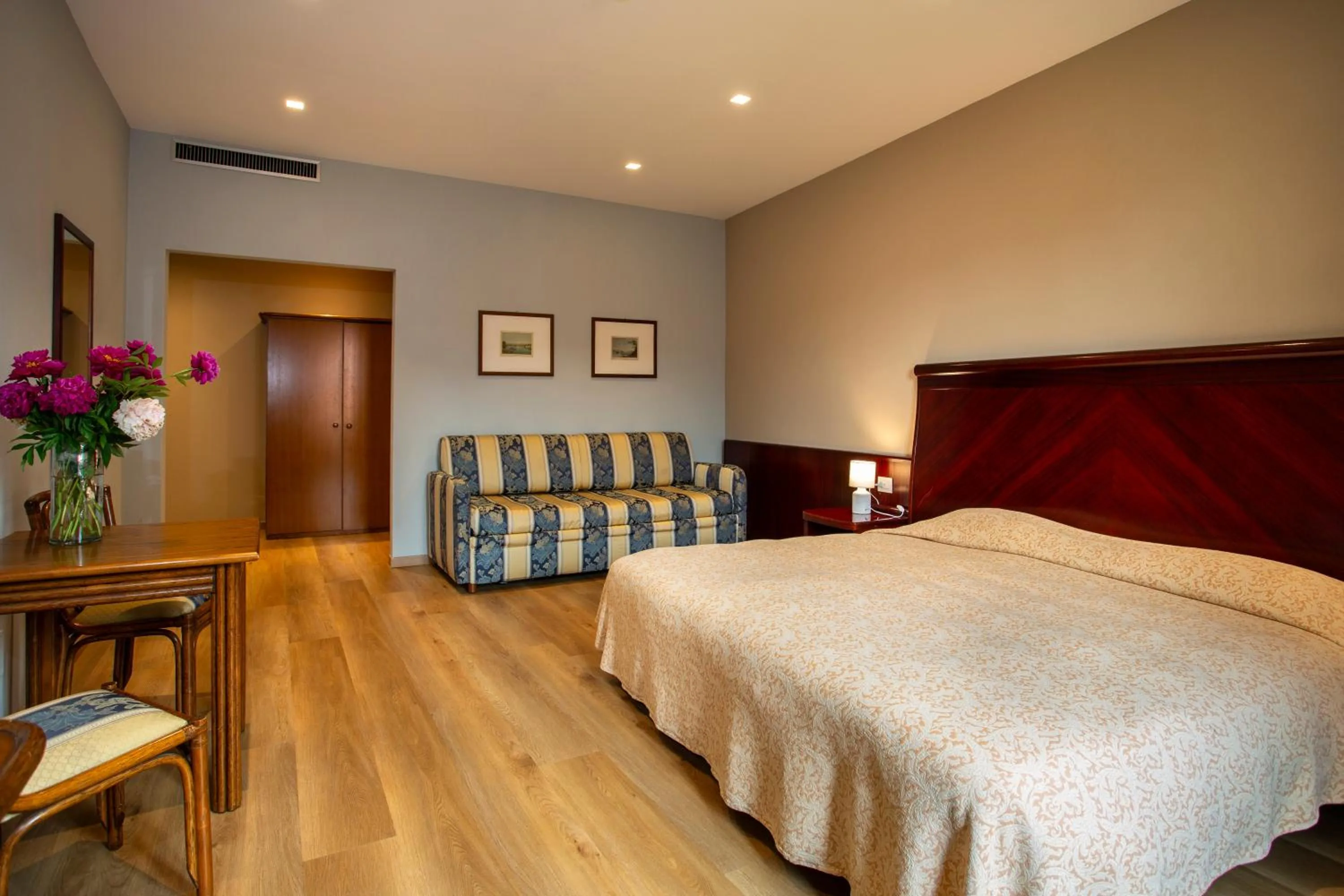 Bed in Europalace Hotel