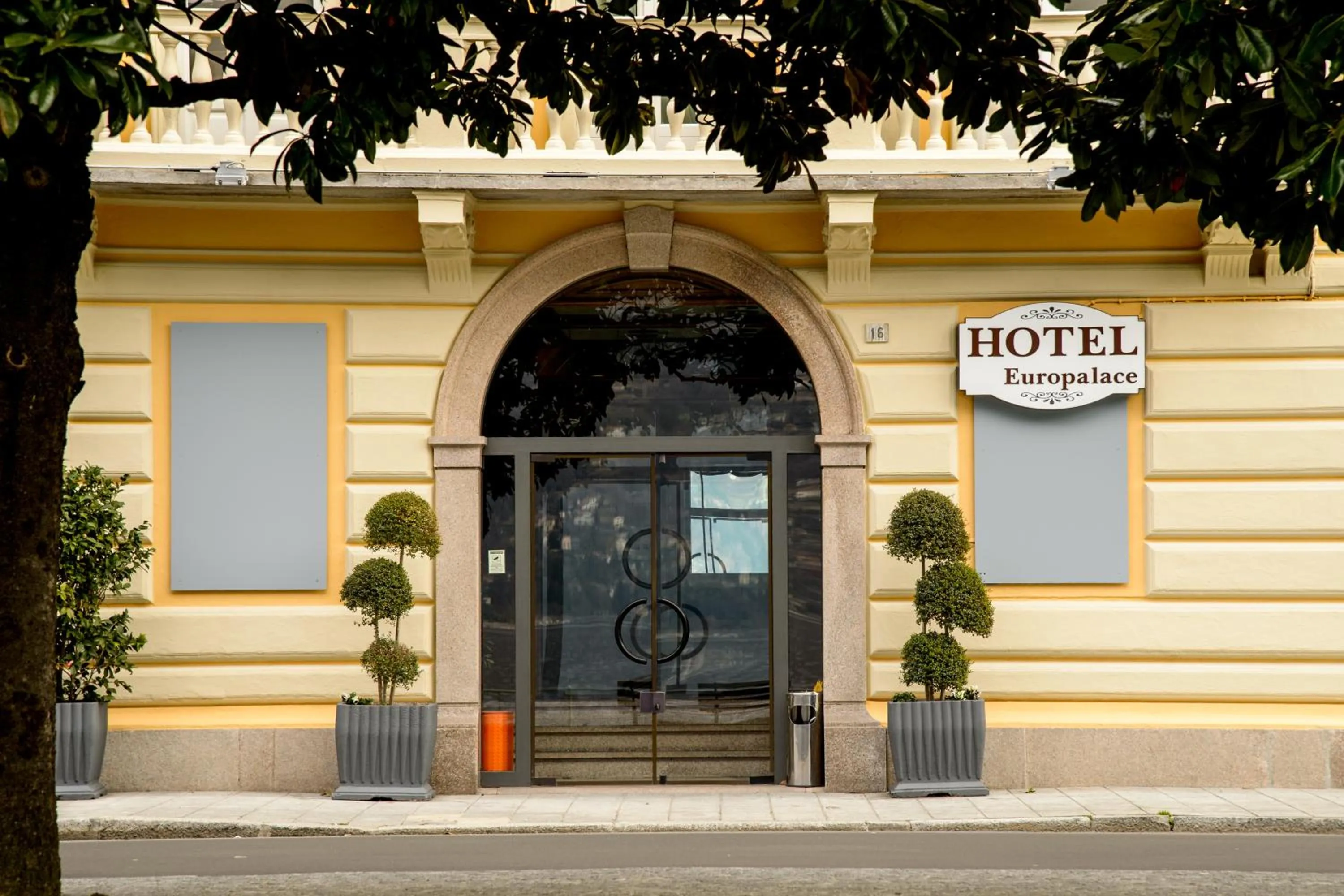 Facade/entrance in Europalace Hotel