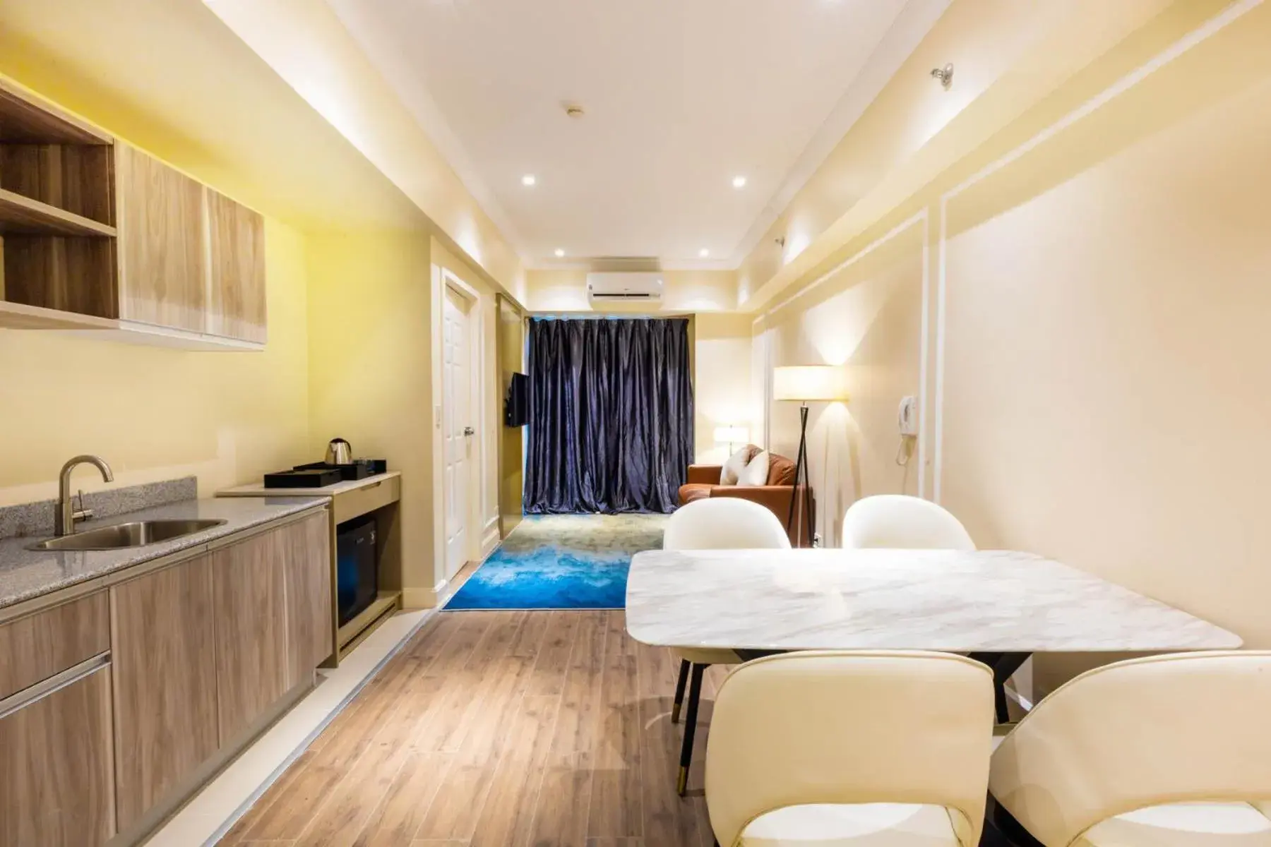 One-Bedroom Suite in Noble Cebu Hotel One-Bedroom Suite in Noble Cebu Hotel