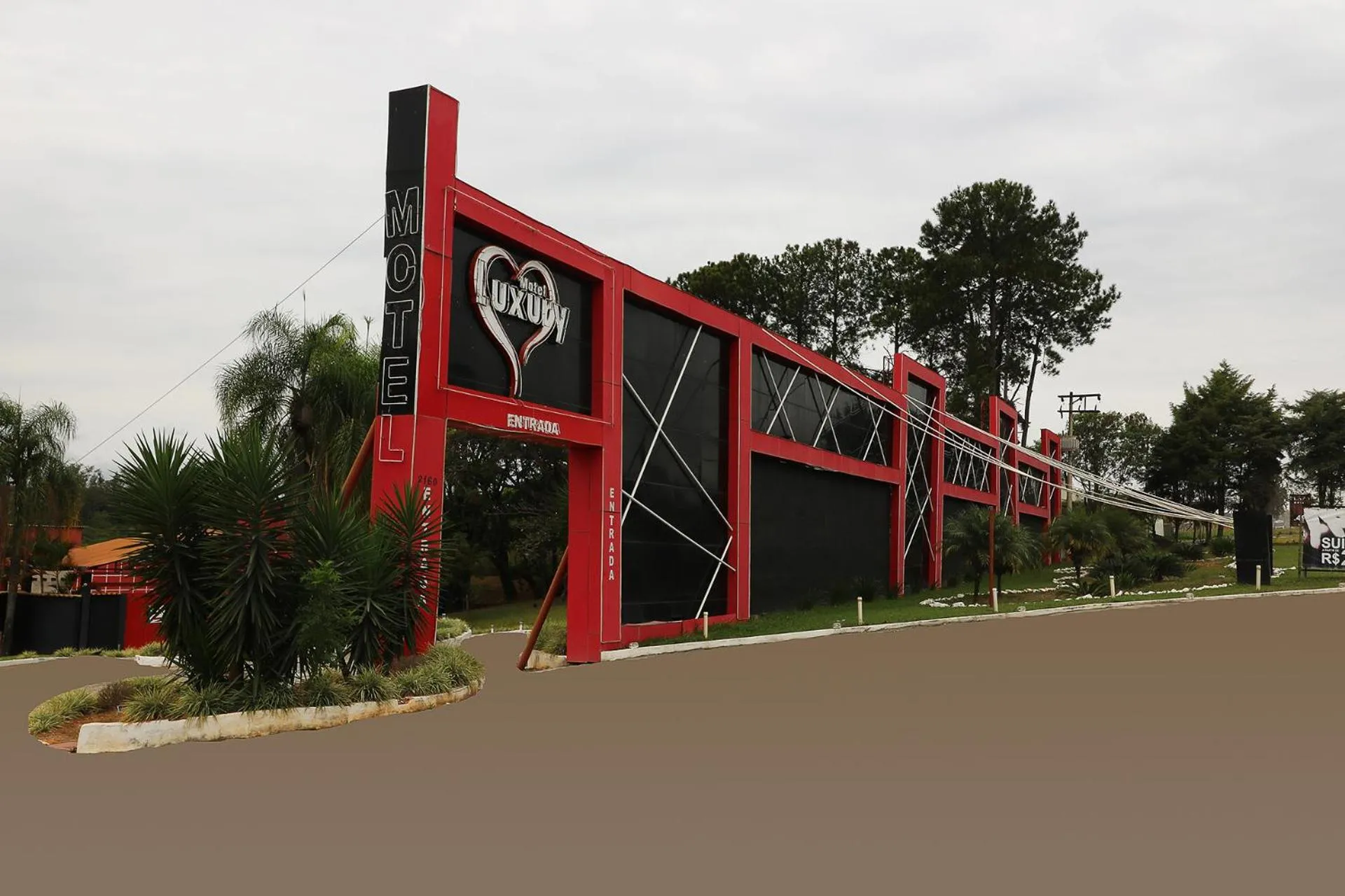 Property building in Motel Luxury