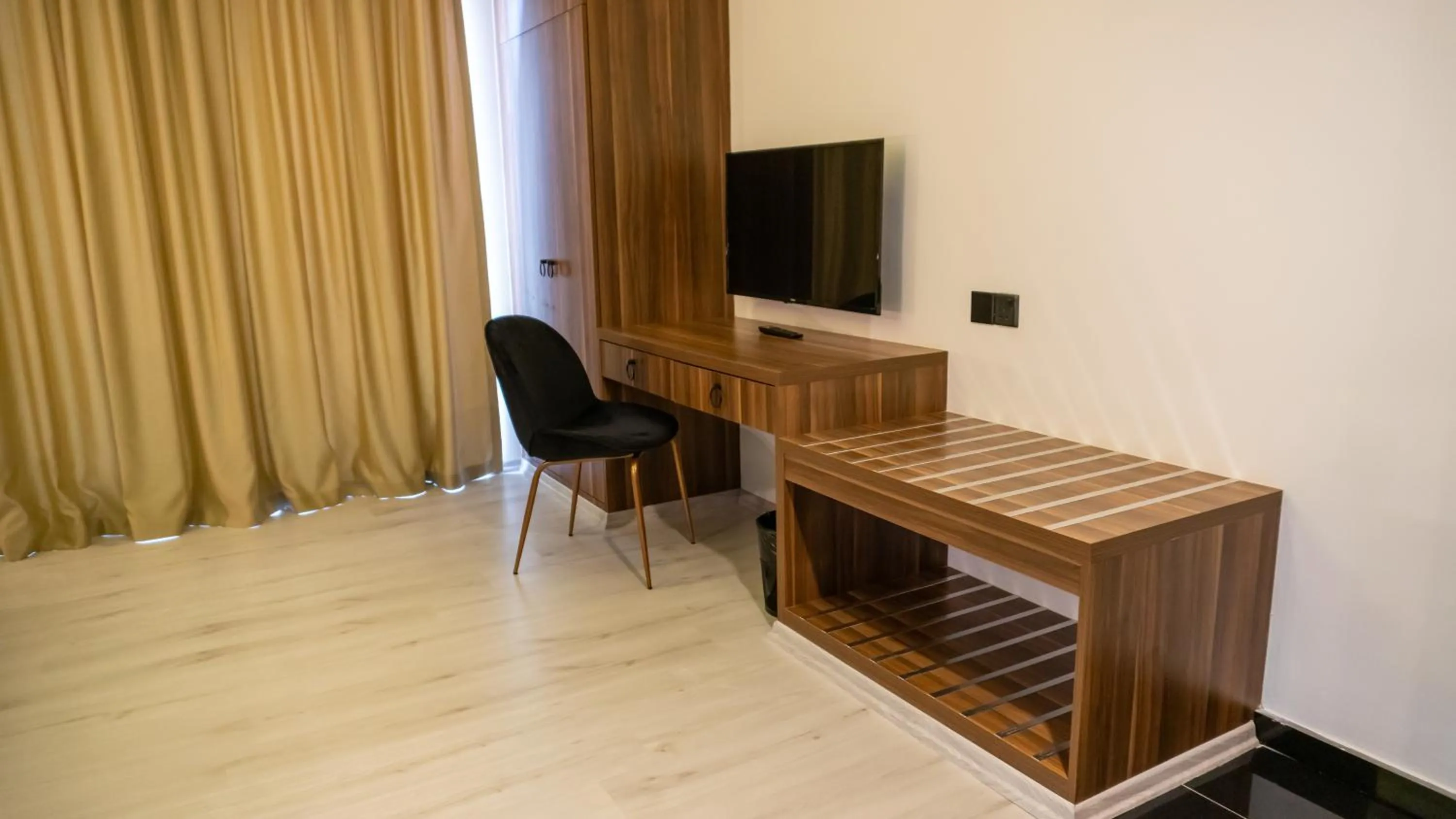 hair dresser in Crown Salamis Hotel