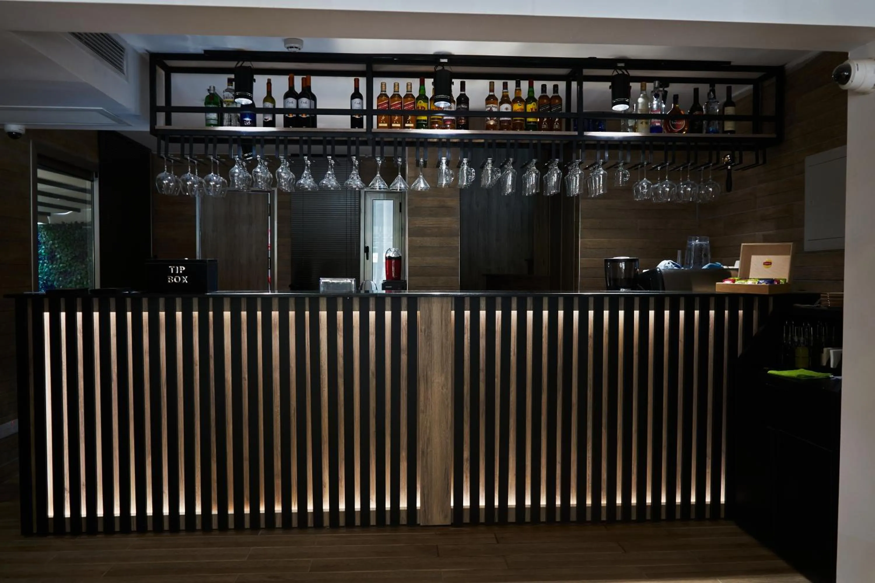 Restaurant/places to eat in Crown Salamis Hotel