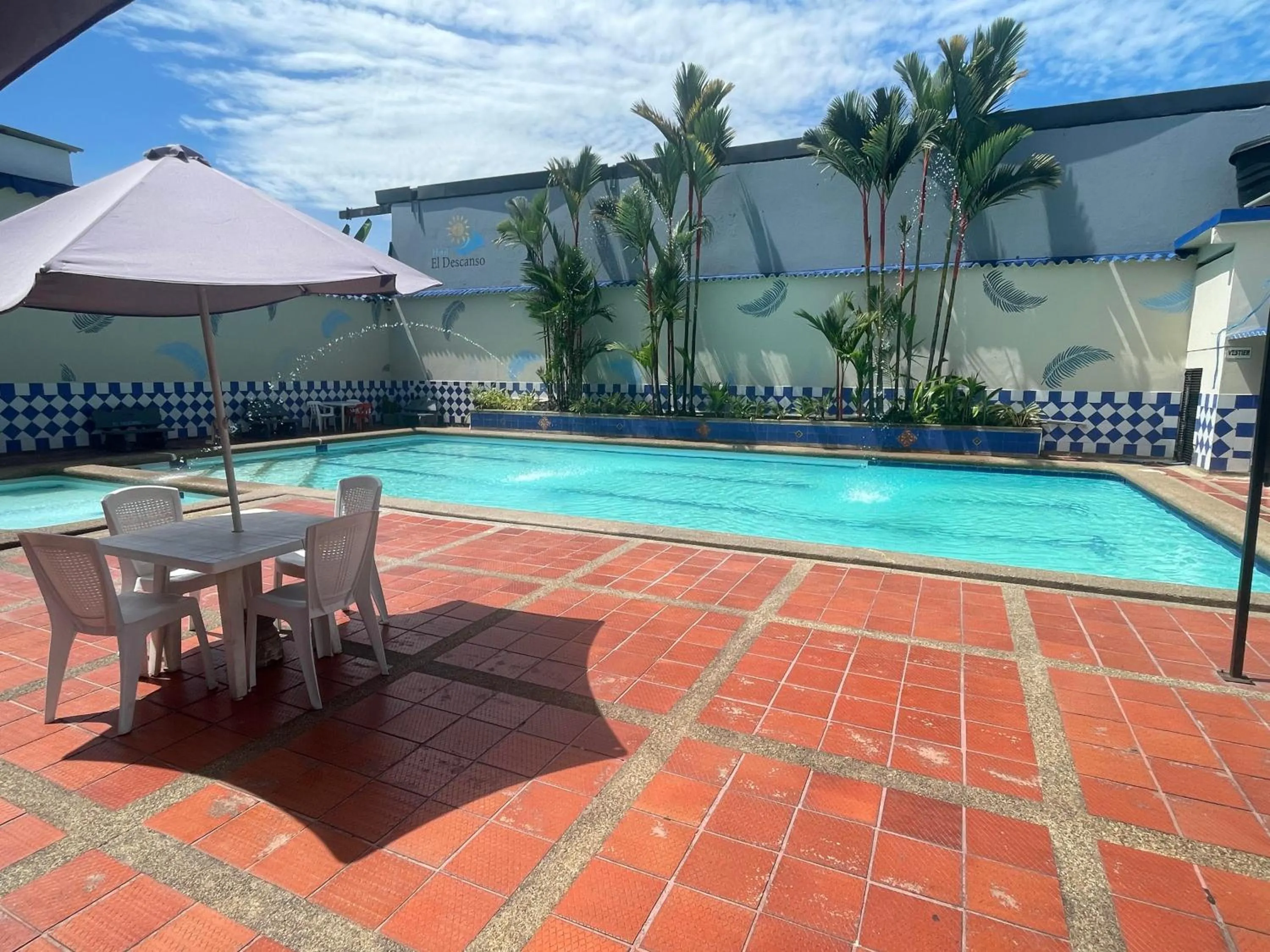 Swimming pool in Hotel Descanso Inn Villavicencio