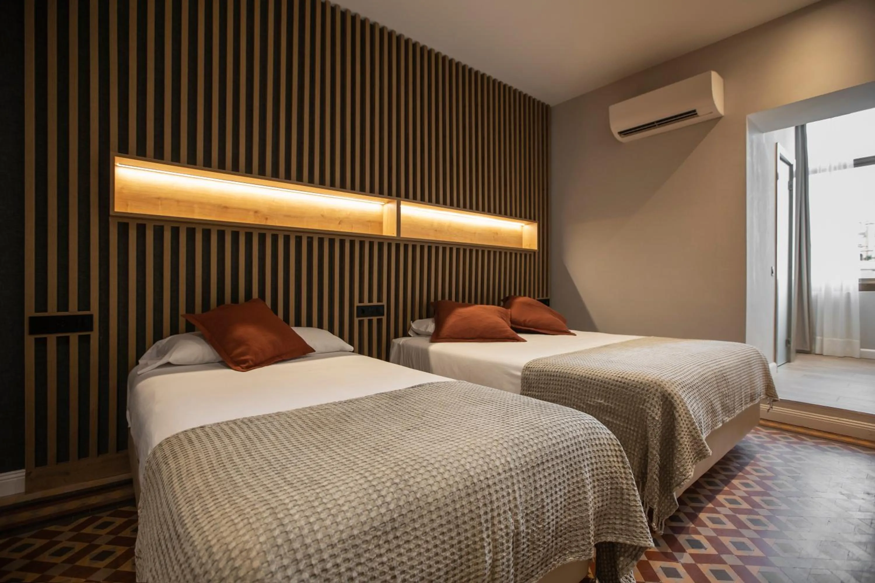 Bedroom, Bed in Fontanella By BCN URBAN Rooms