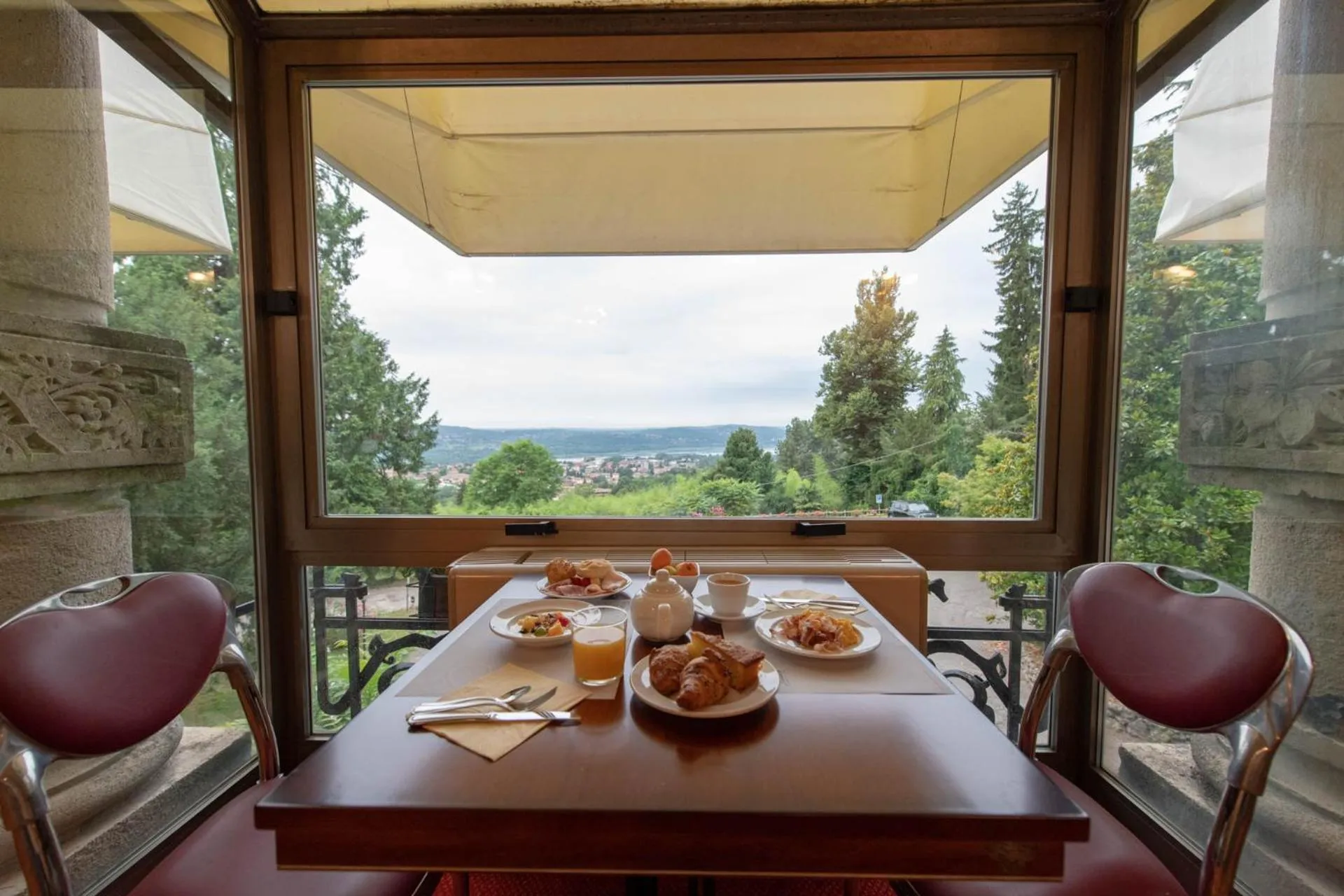 Buffet breakfast in Palace Grand Hotel Varese