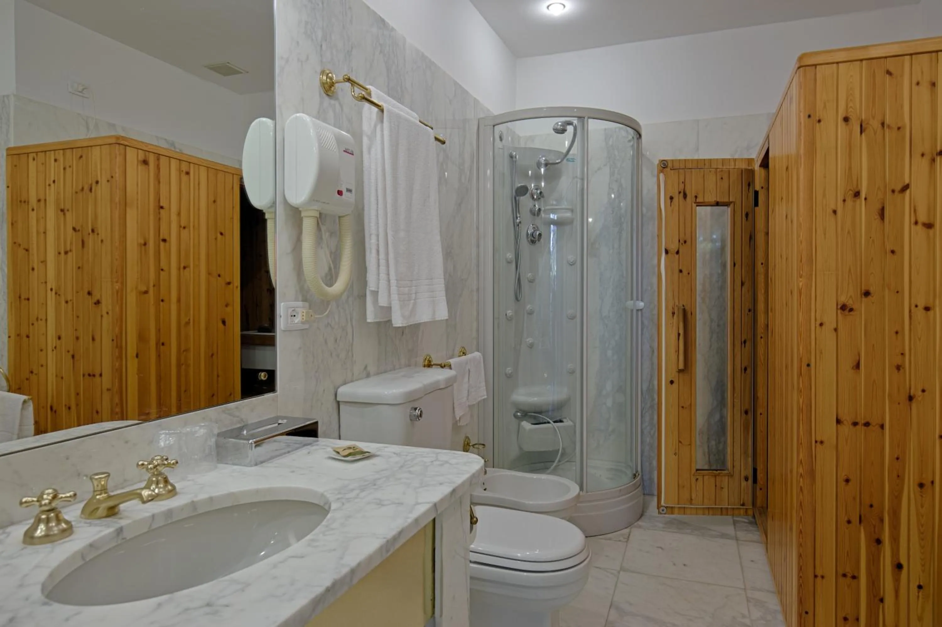 Bathroom in Palace Grand Hotel Varese